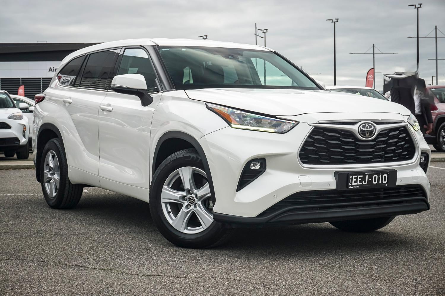 Toyota Kluger image 1