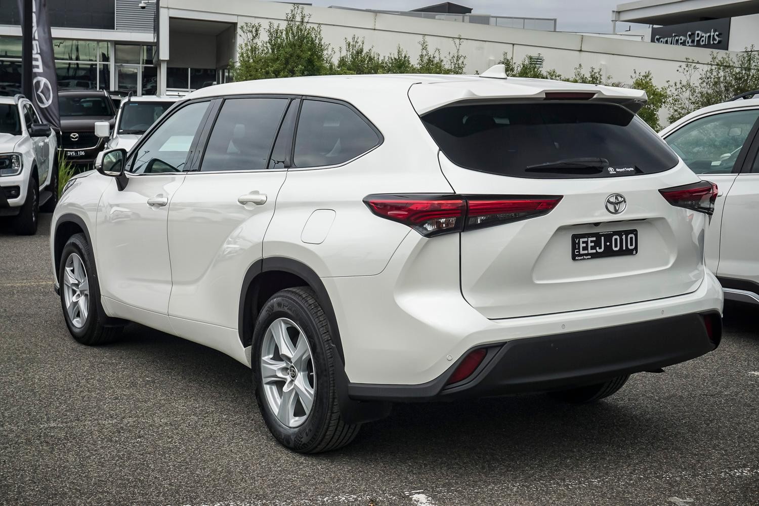 Toyota Kluger image 2