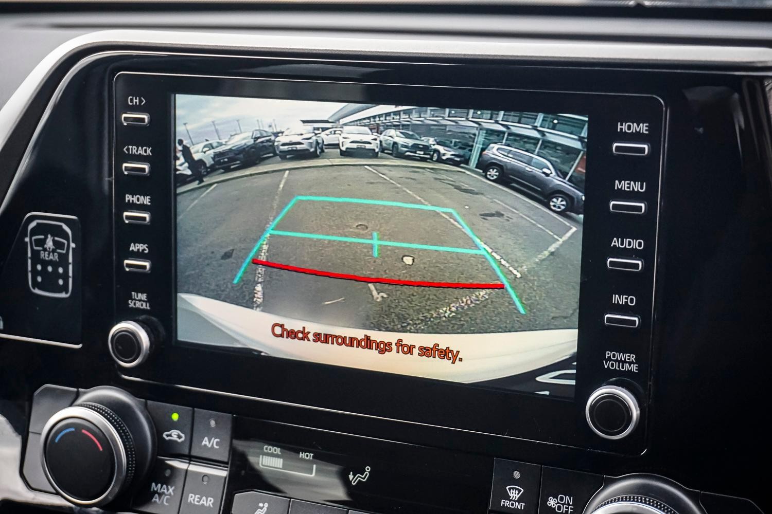 Toyota Kluger image 2