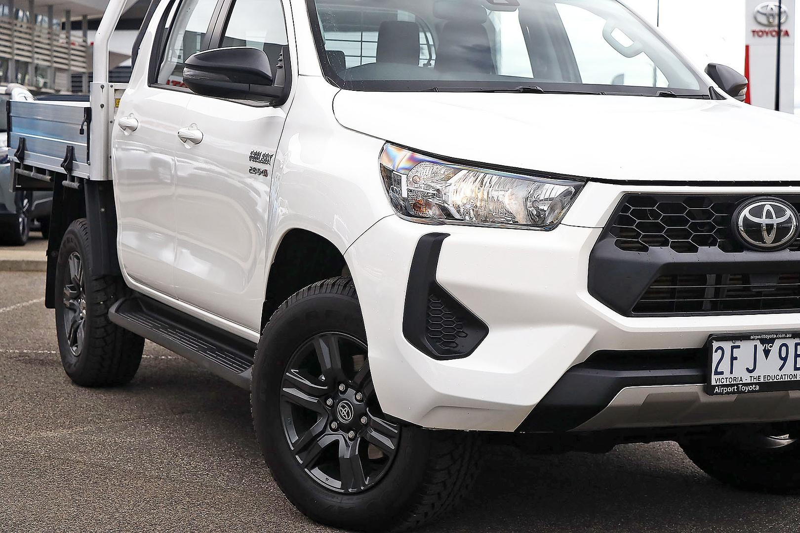 Toyota Hilux image 2