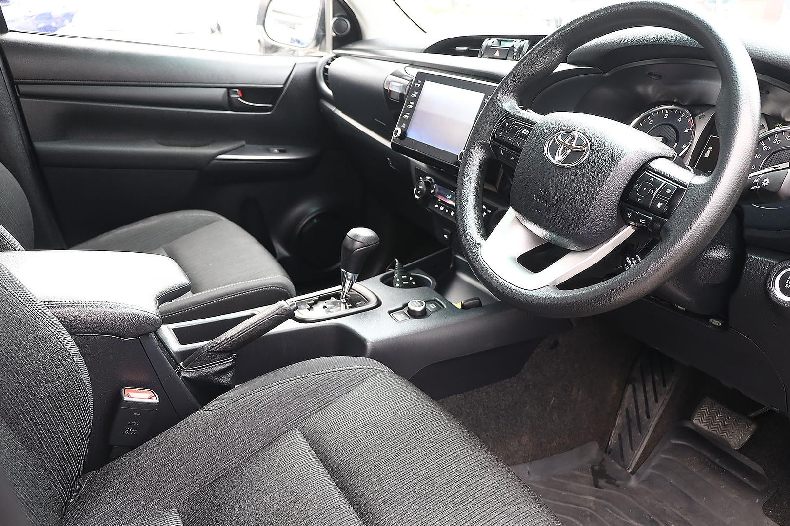 Toyota Hilux image 4