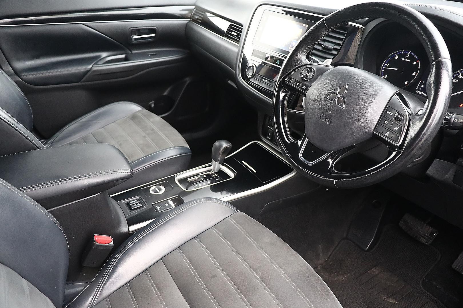 Mitsubishi Outlander image 3