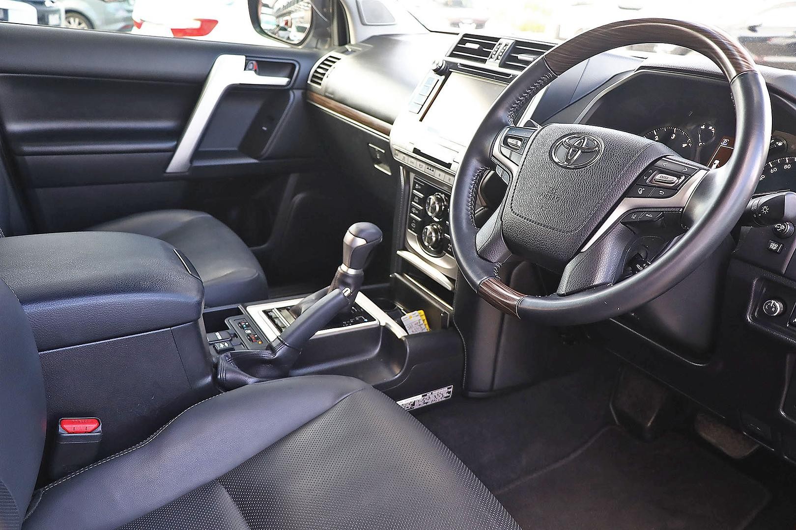 Toyota Landcruiser Prado image 3