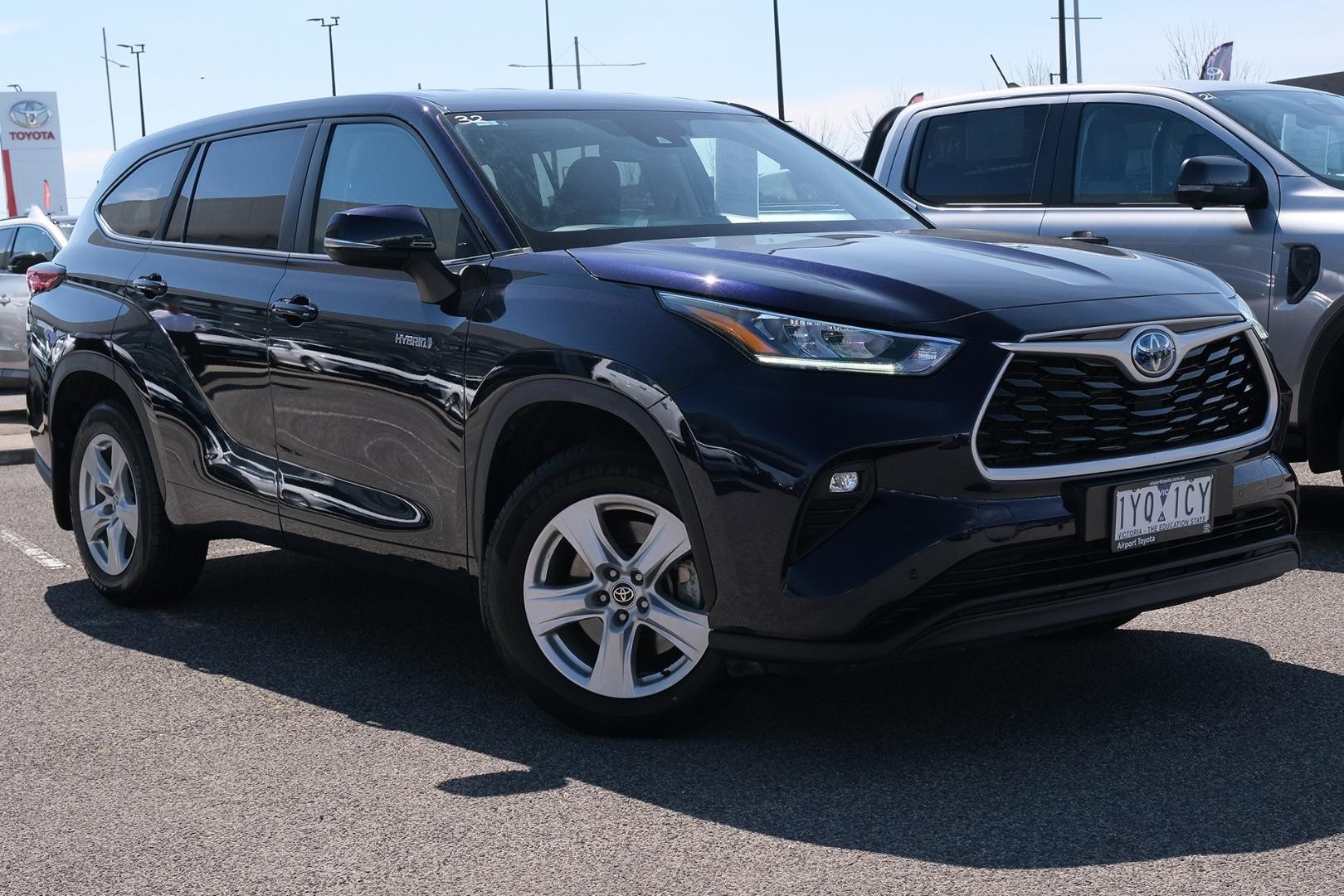 Toyota Kluger image 1
