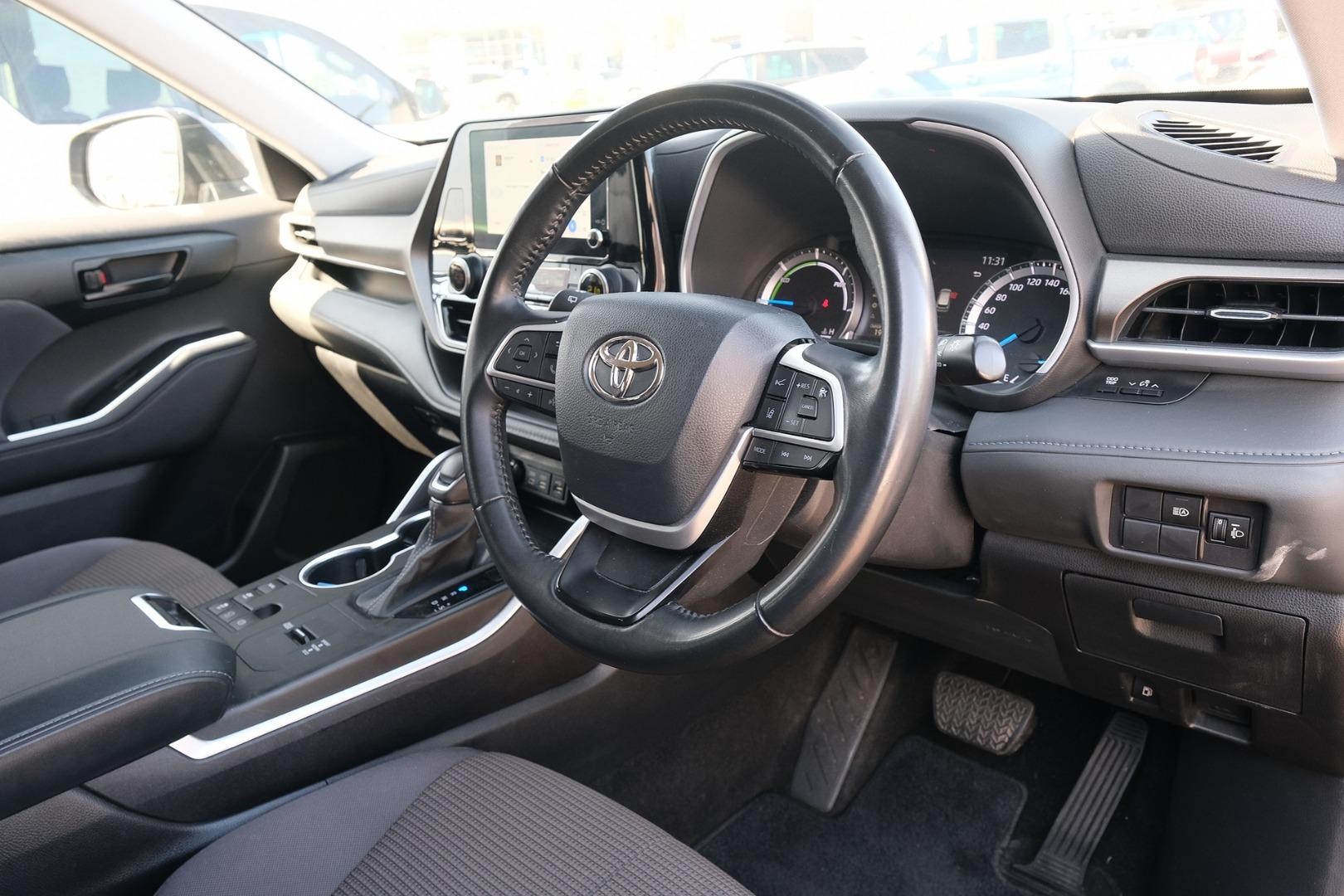 Toyota Kluger image 2