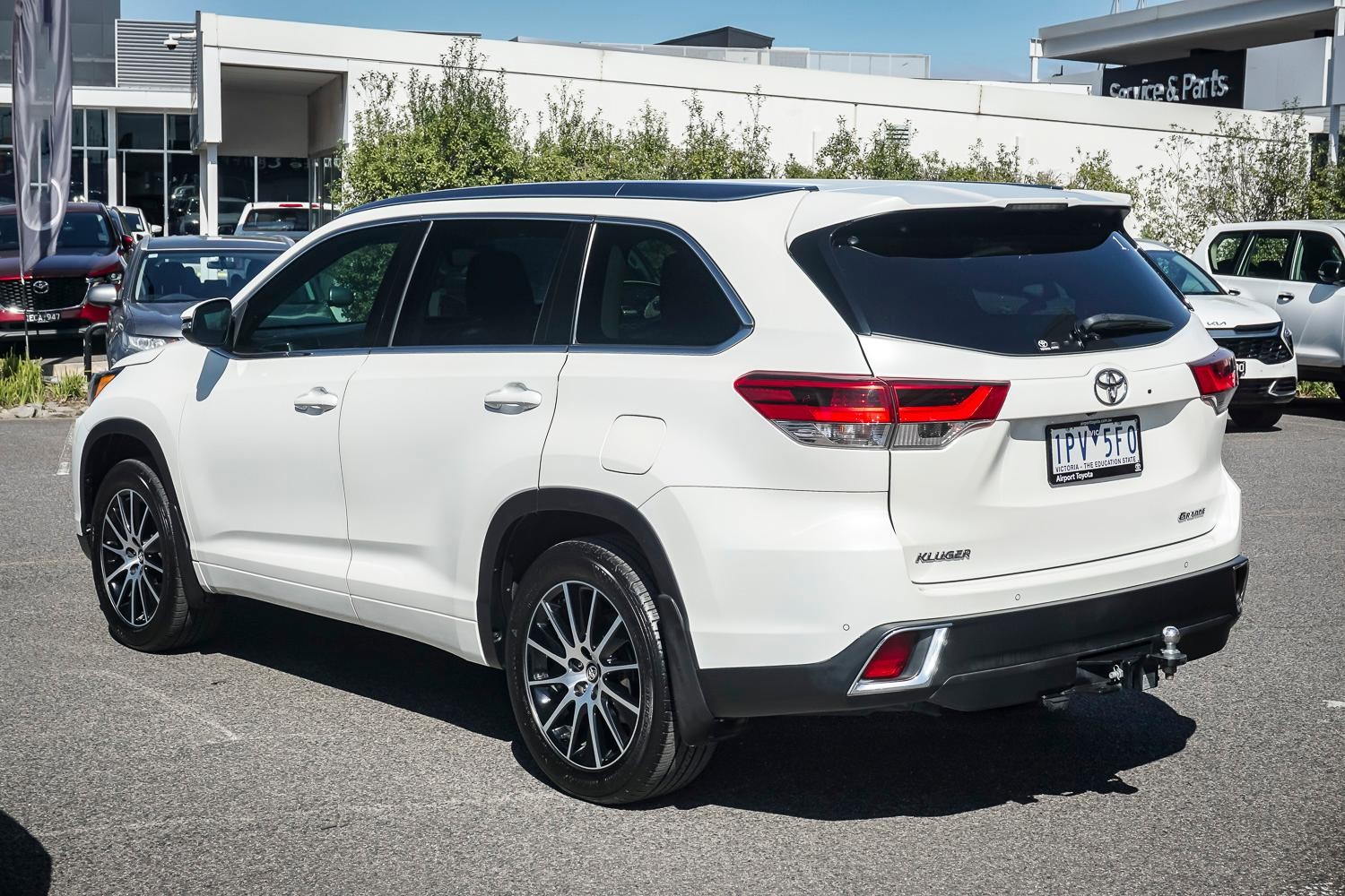 Toyota Kluger image 4