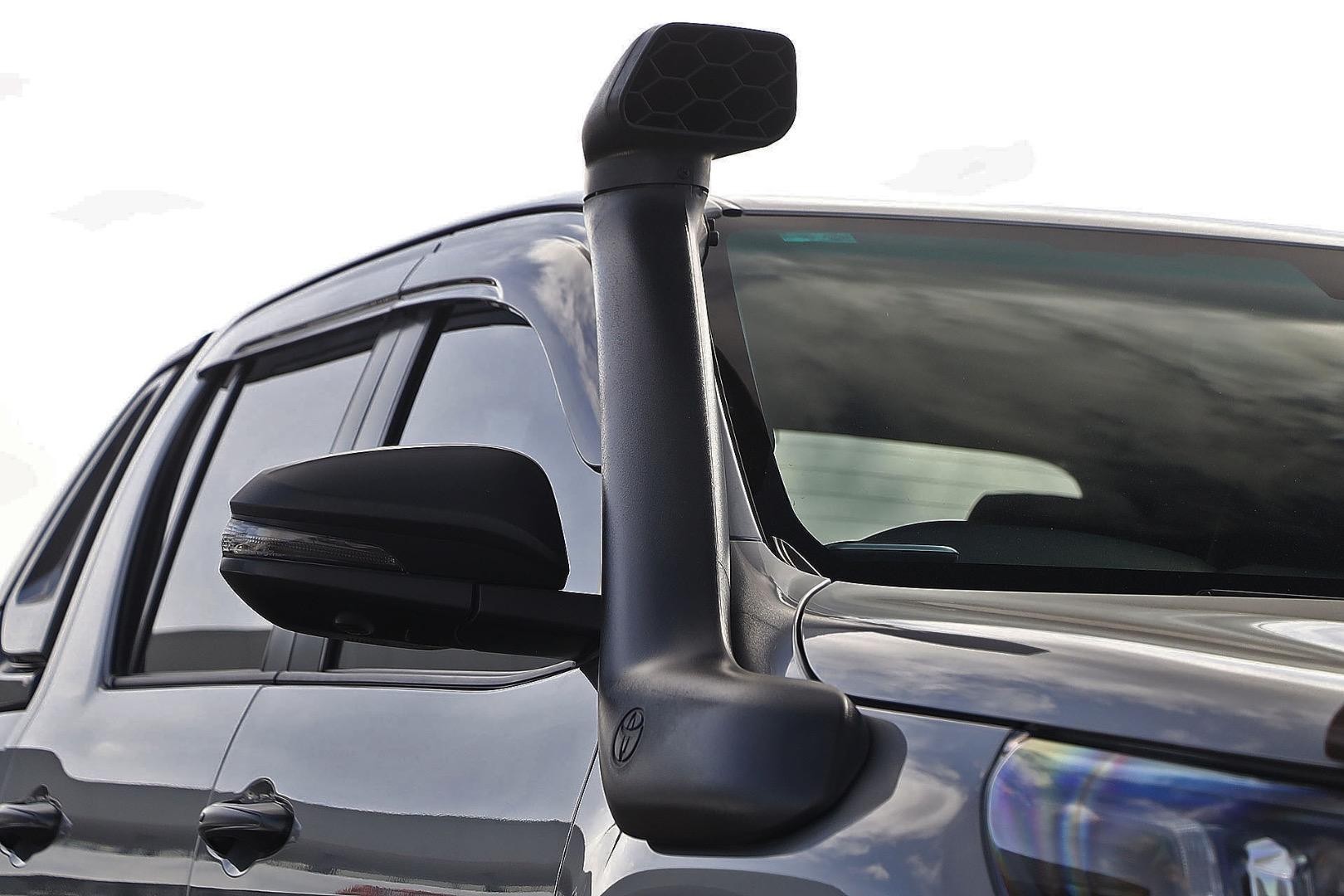 Toyota Hilux image 2
