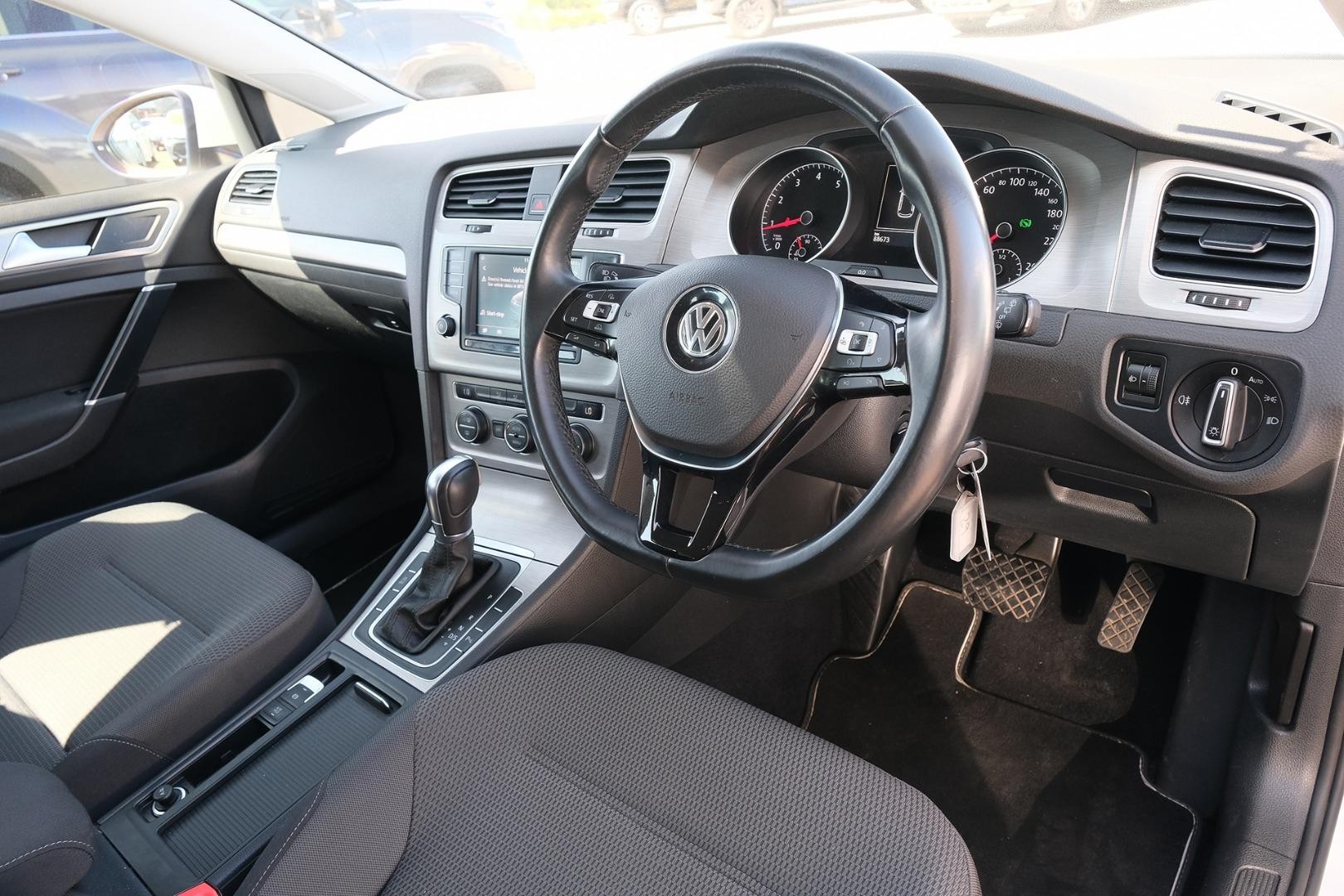 Volkswagen Golf image 2