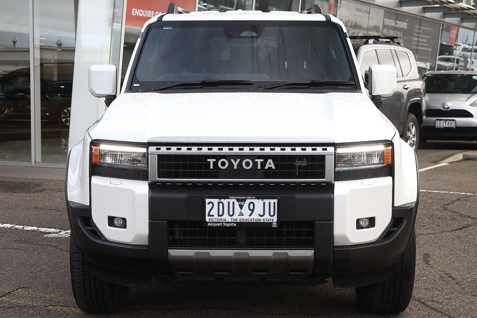 Toyota Landcruiser Prado image 4