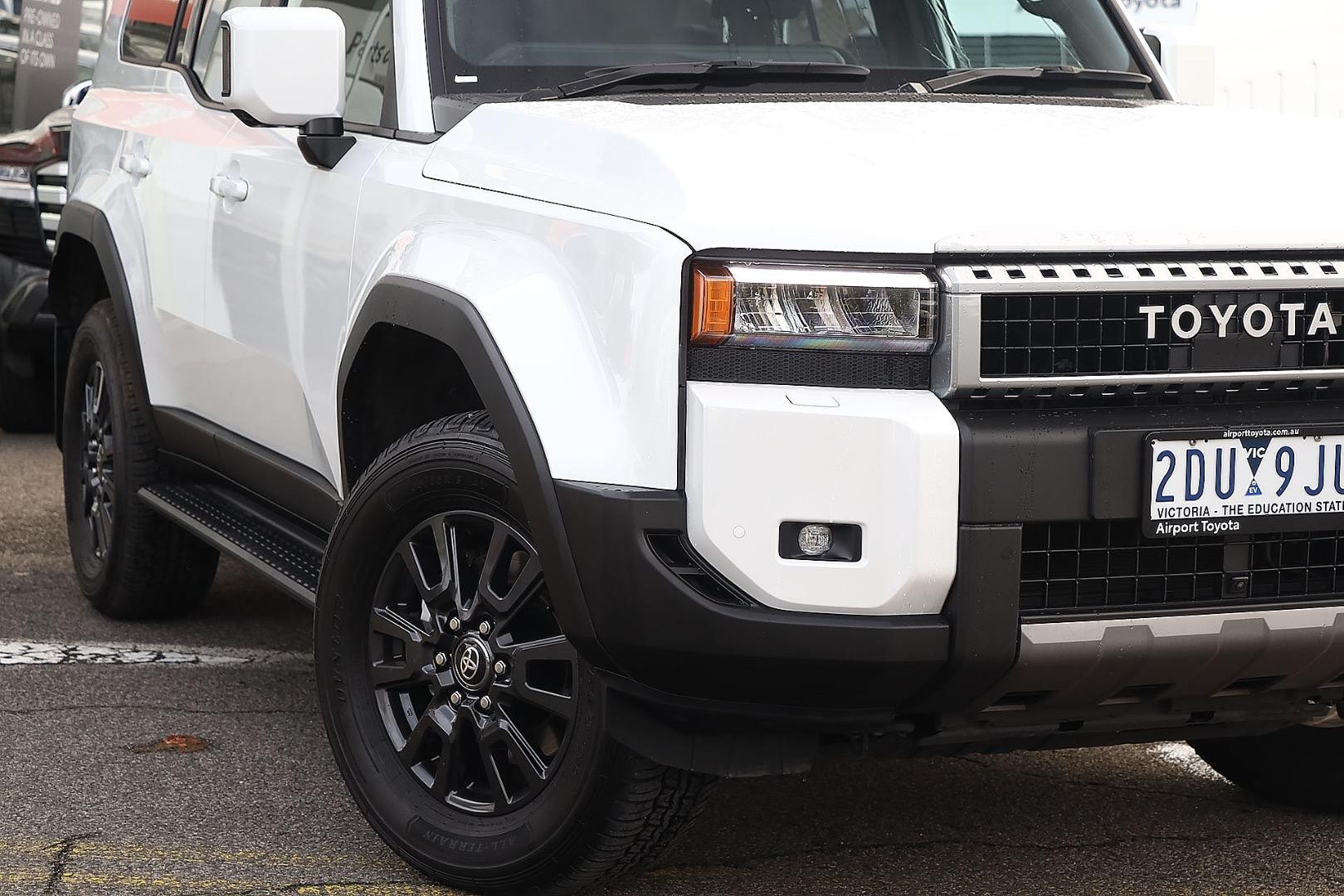 Toyota Landcruiser Prado image 2