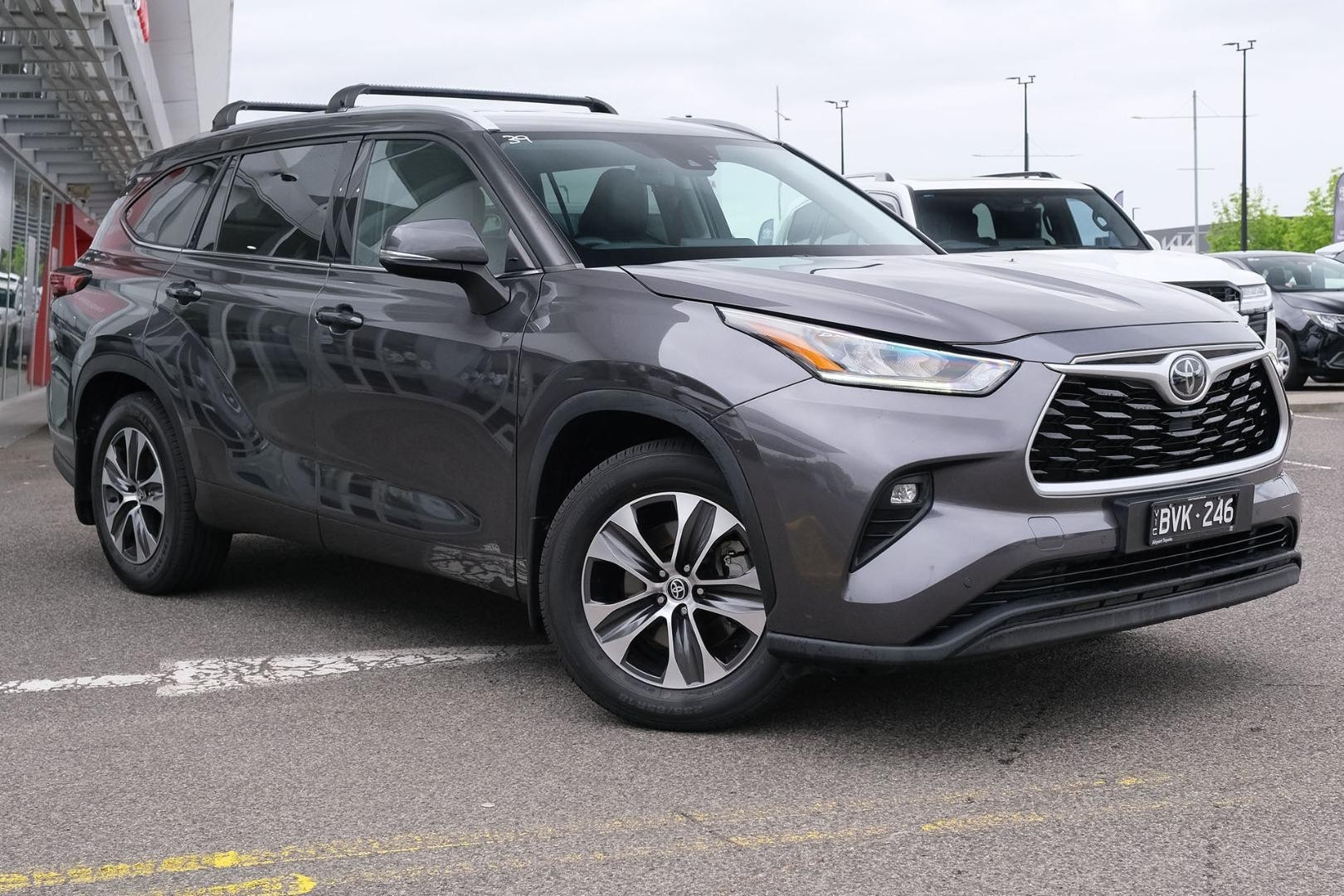 Toyota Kluger image 1