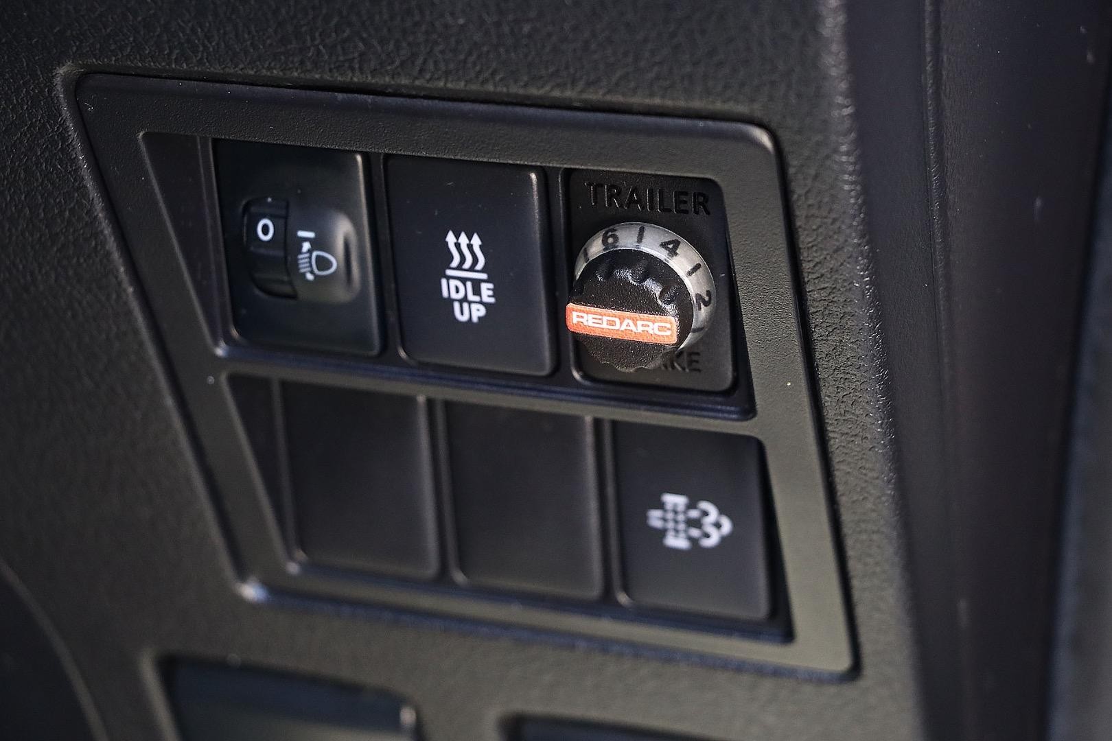 Toyota Hilux image 3