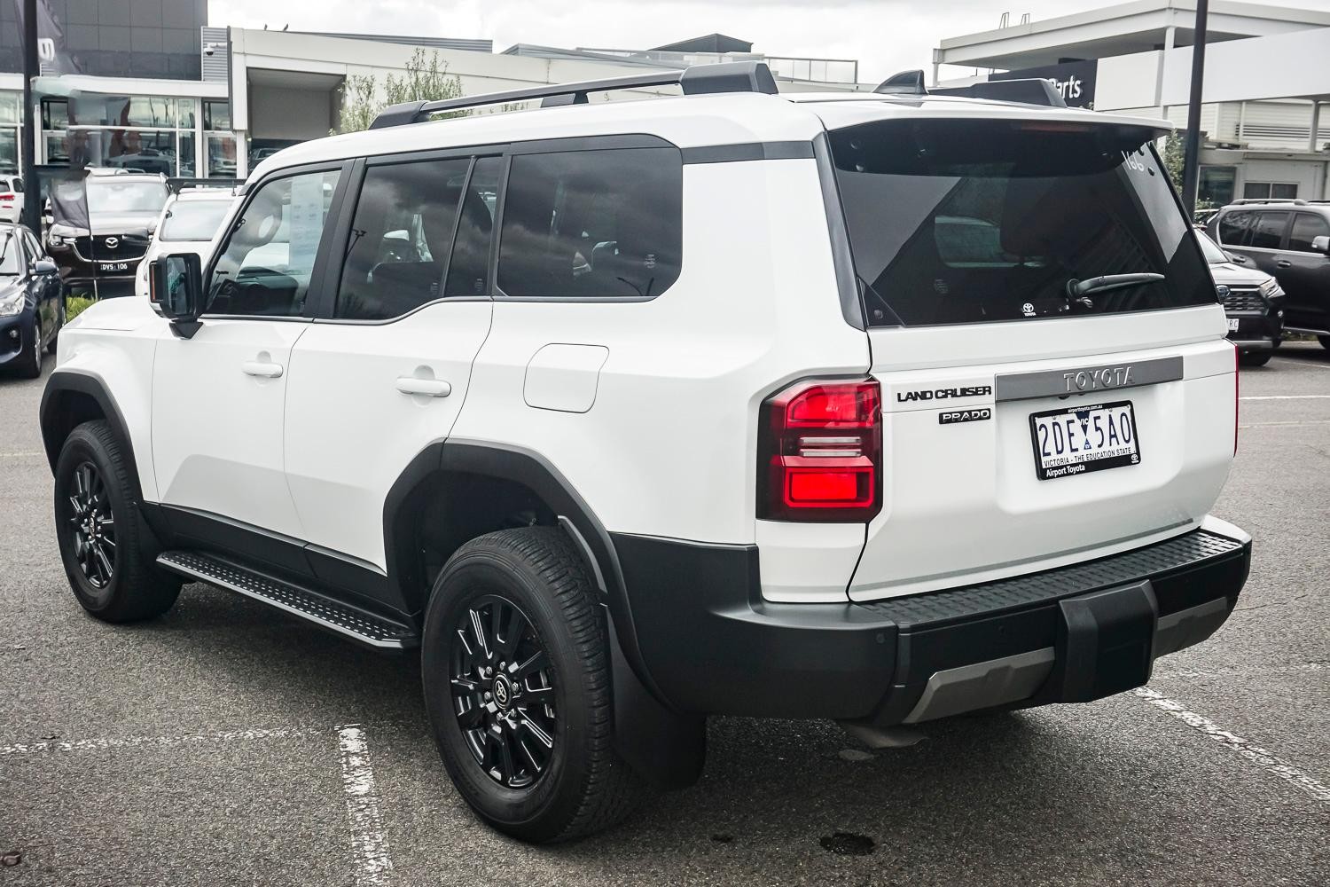 Toyota Landcruiser Prado image 2