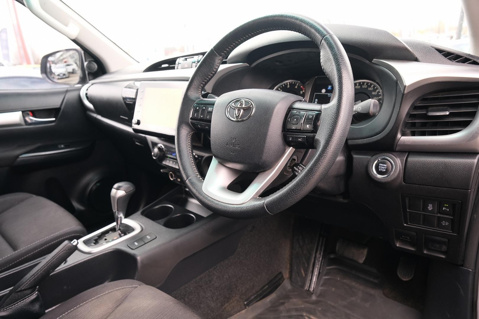Toyota Hilux image 3
