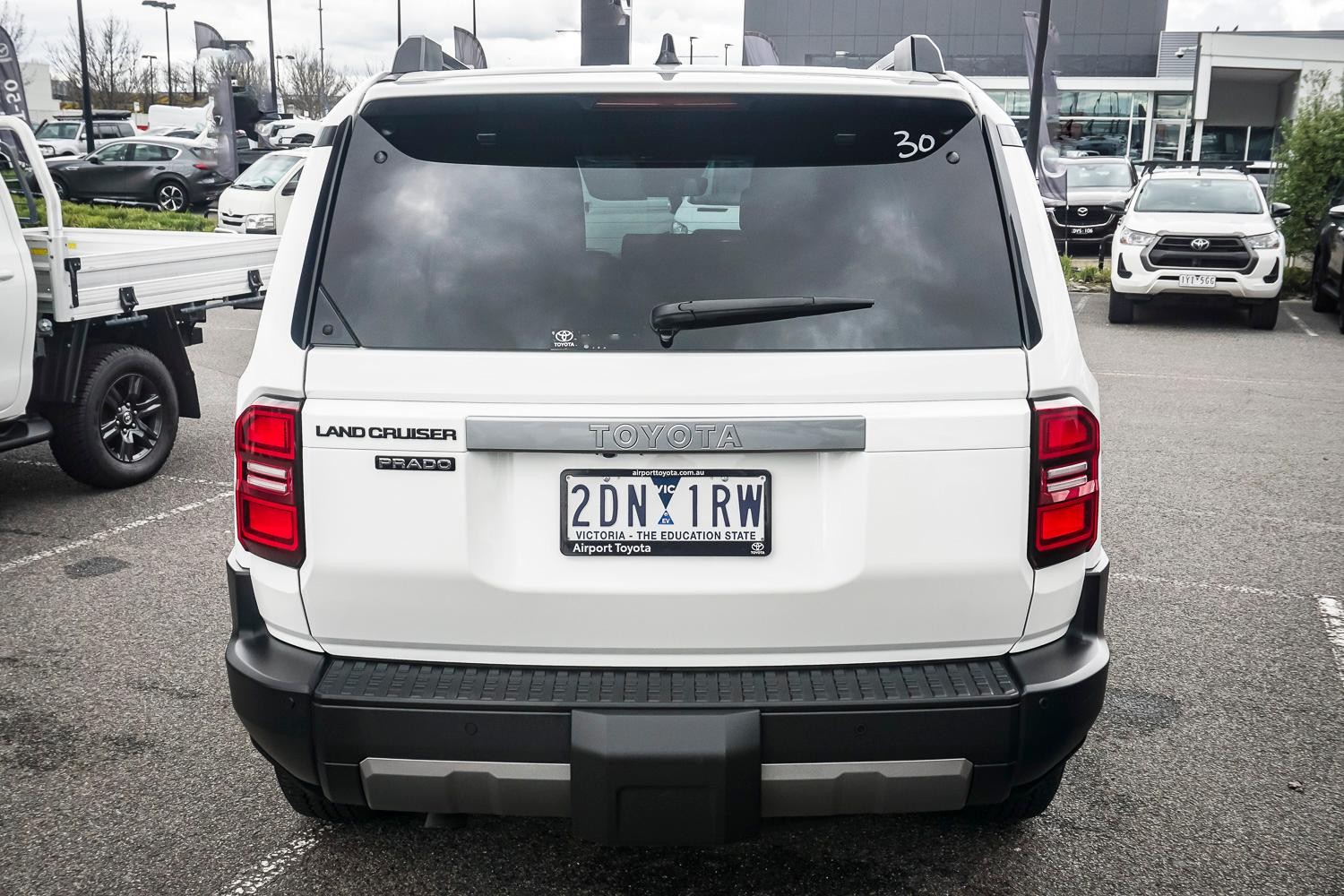 Toyota Landcruiser Prado image 4