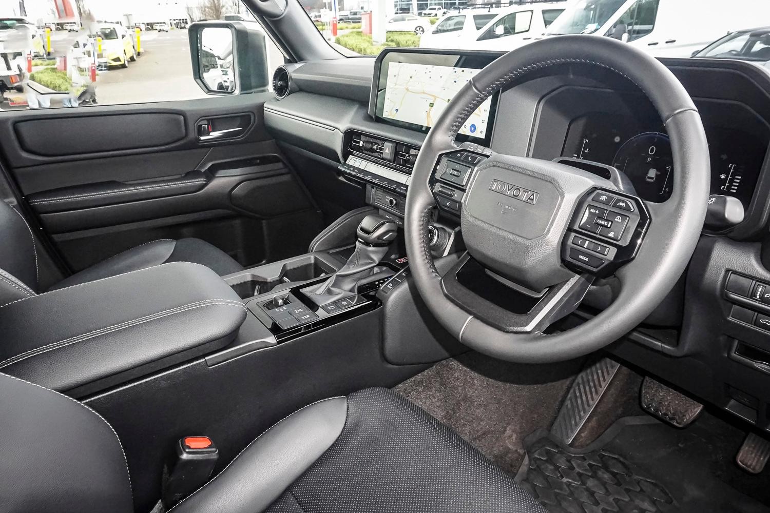 Toyota Landcruiser Prado image 2