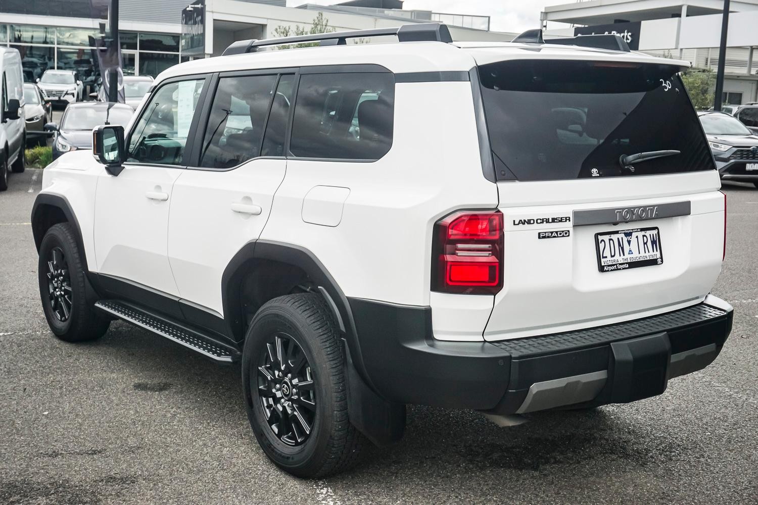 Toyota Landcruiser Prado image 2