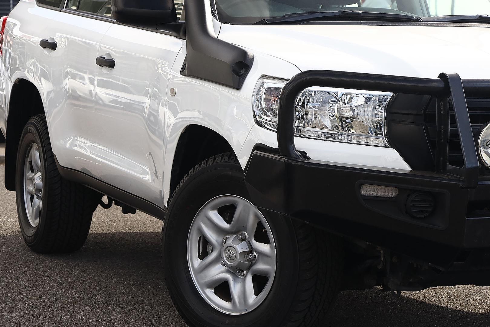 Toyota Landcruiser image 2