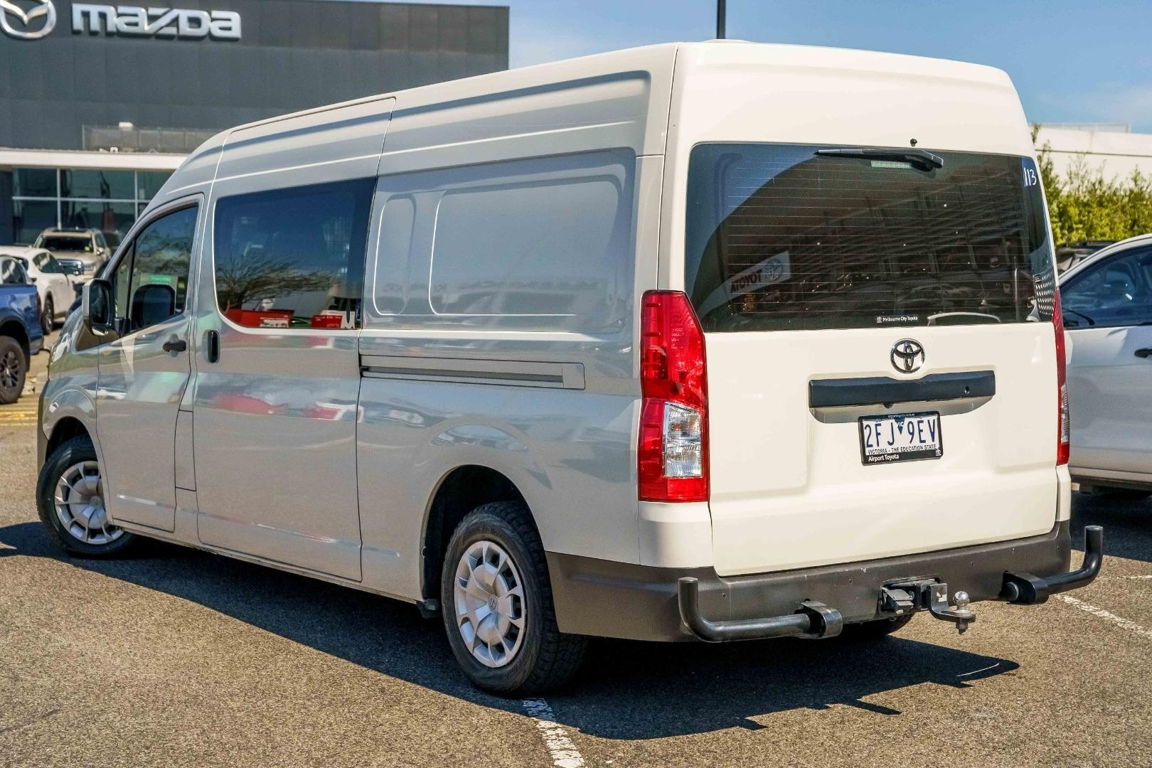 Toyota Hiace image 3