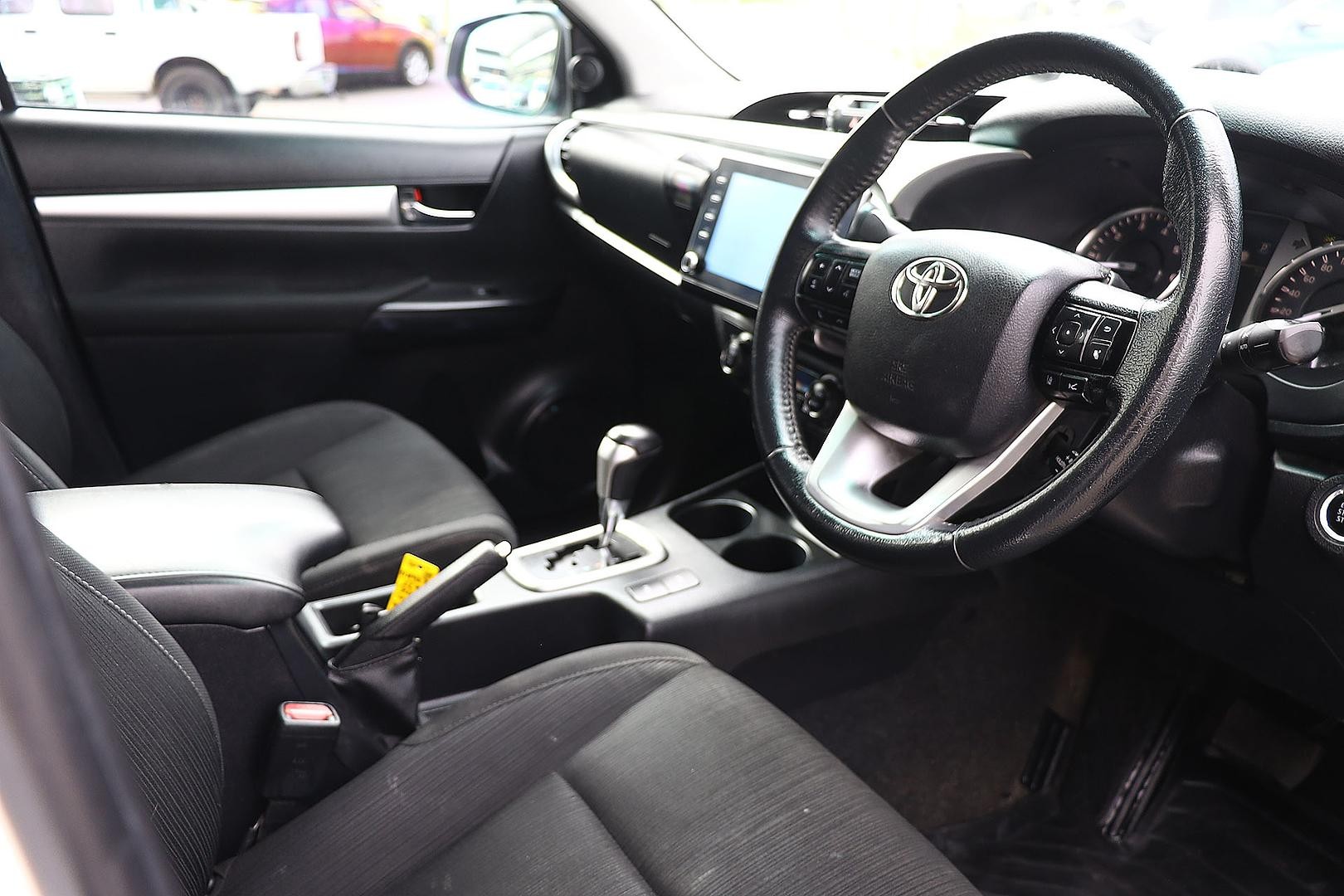 Toyota Hilux image 3