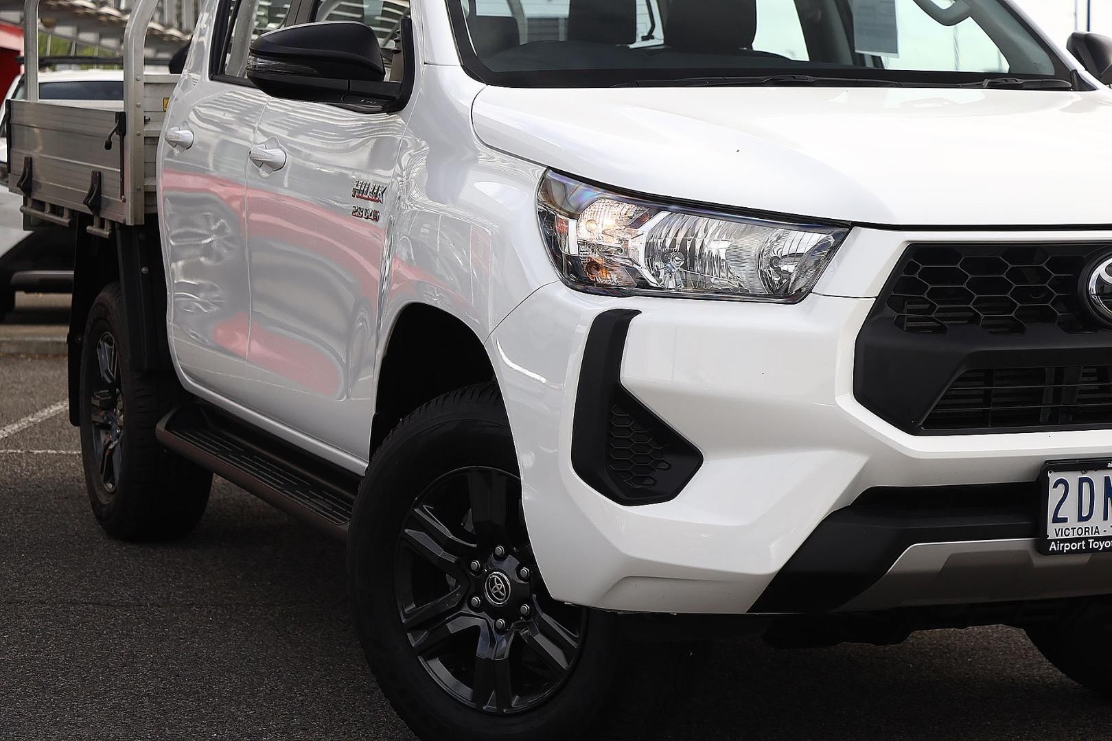 Toyota Hilux image 2
