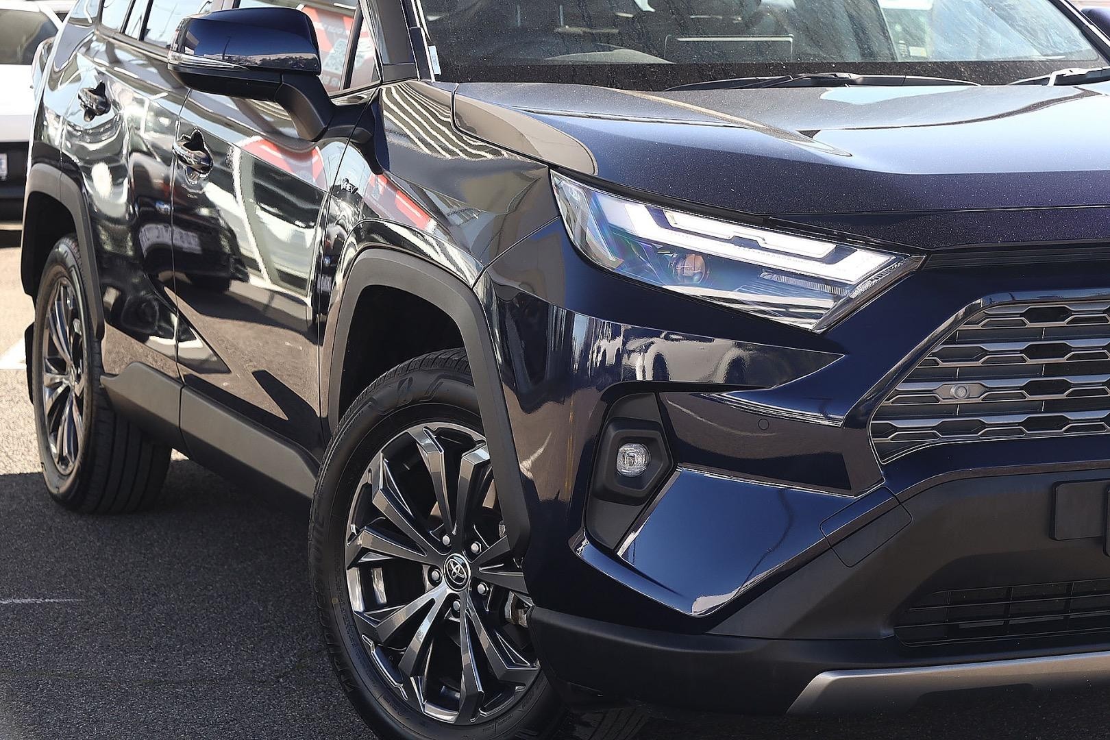 Toyota Rav4 image 2