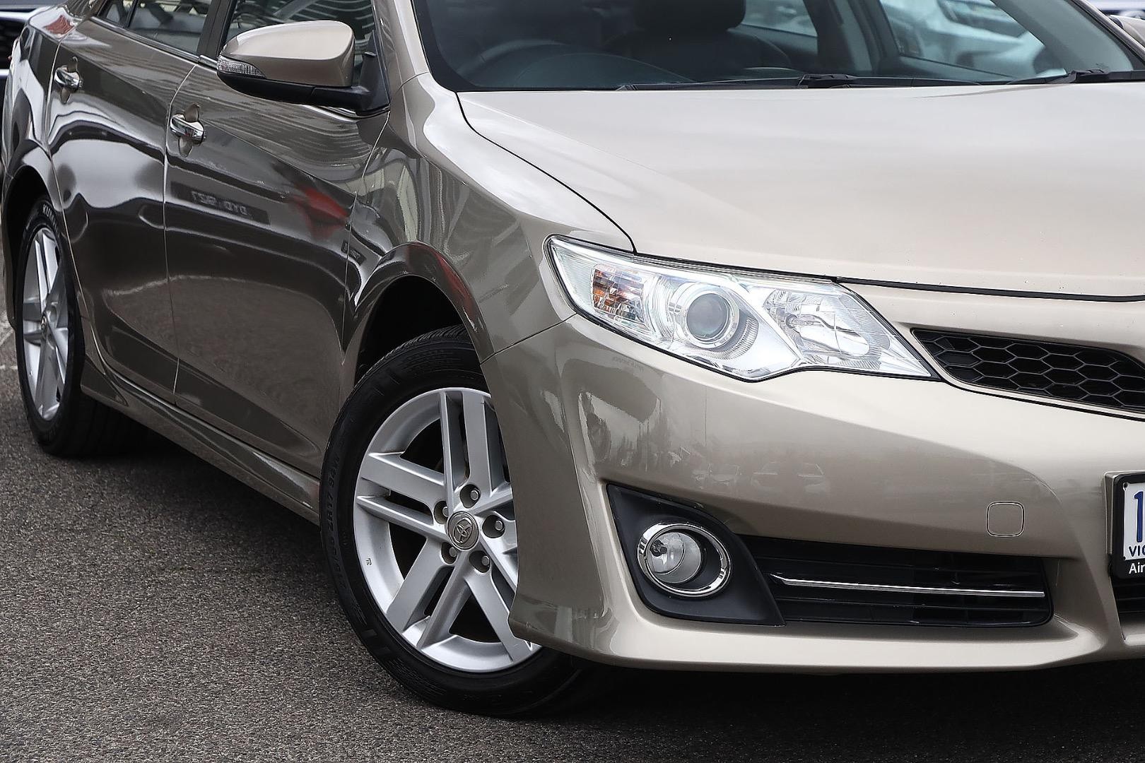 Toyota Camry image 4