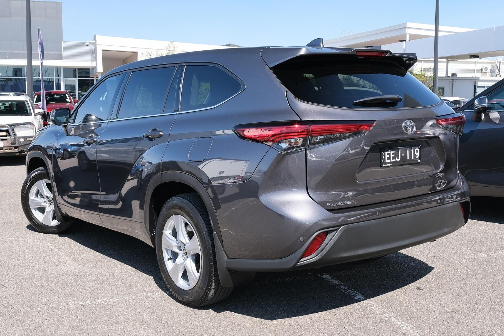 Toyota Kluger image 4