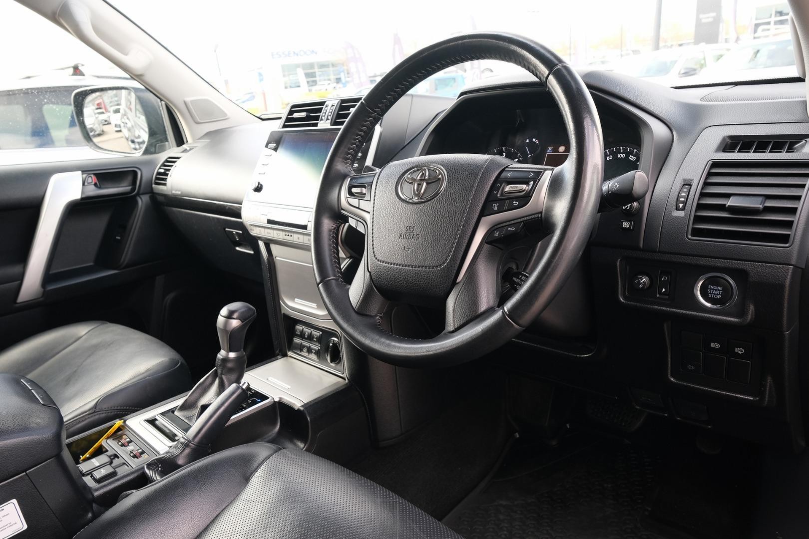 Toyota Landcruiser Prado image 2