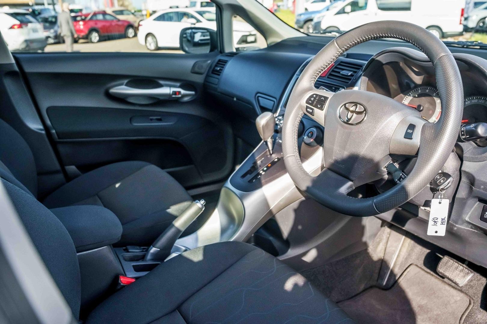 Toyota Corolla image 2