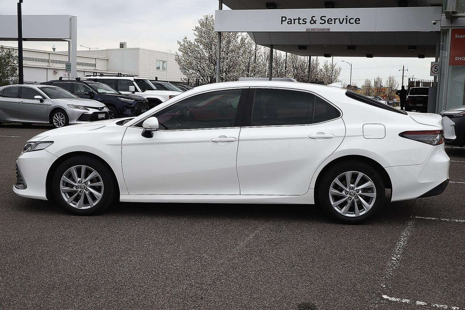 Toyota Camry image 4