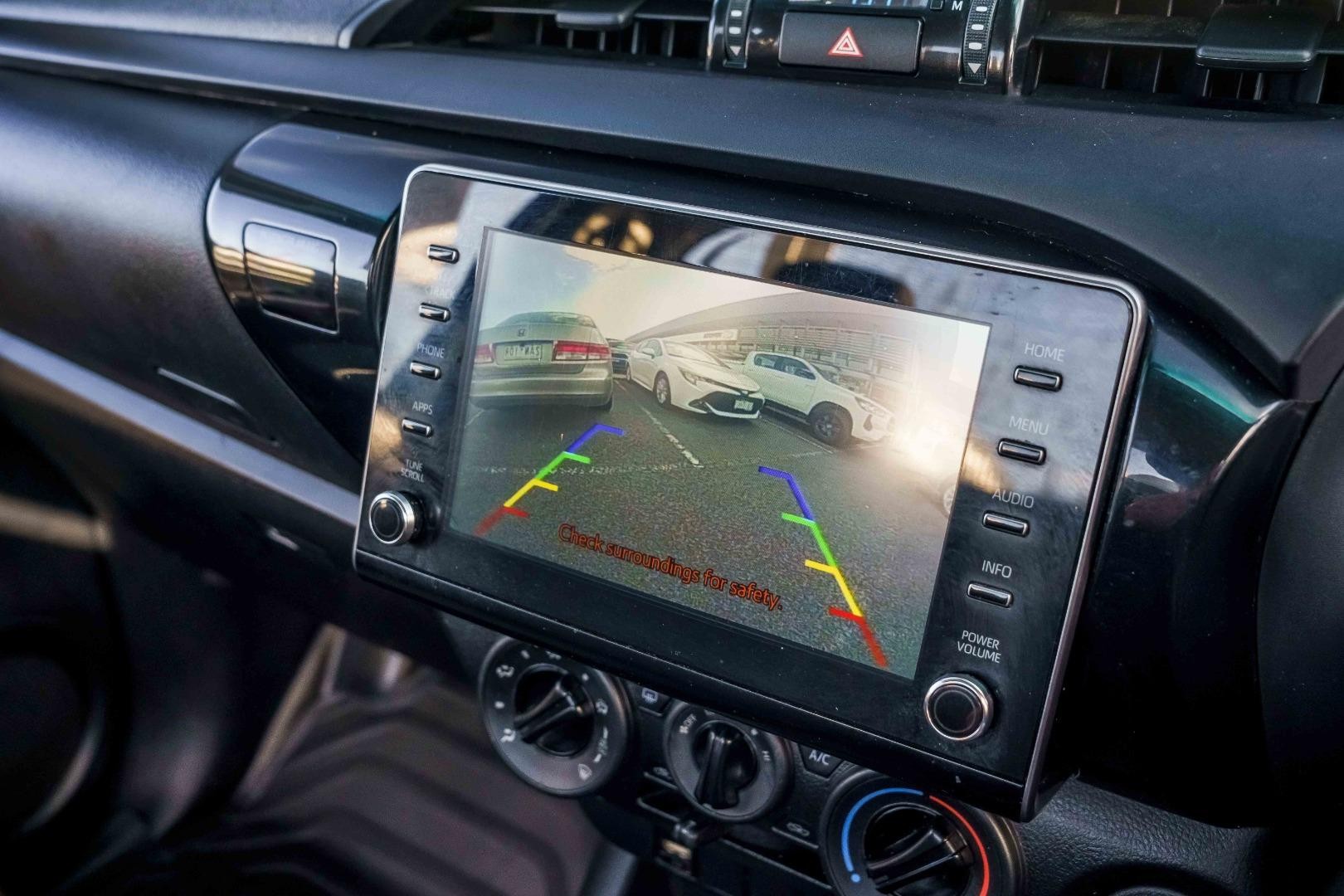 Toyota Hilux image 2