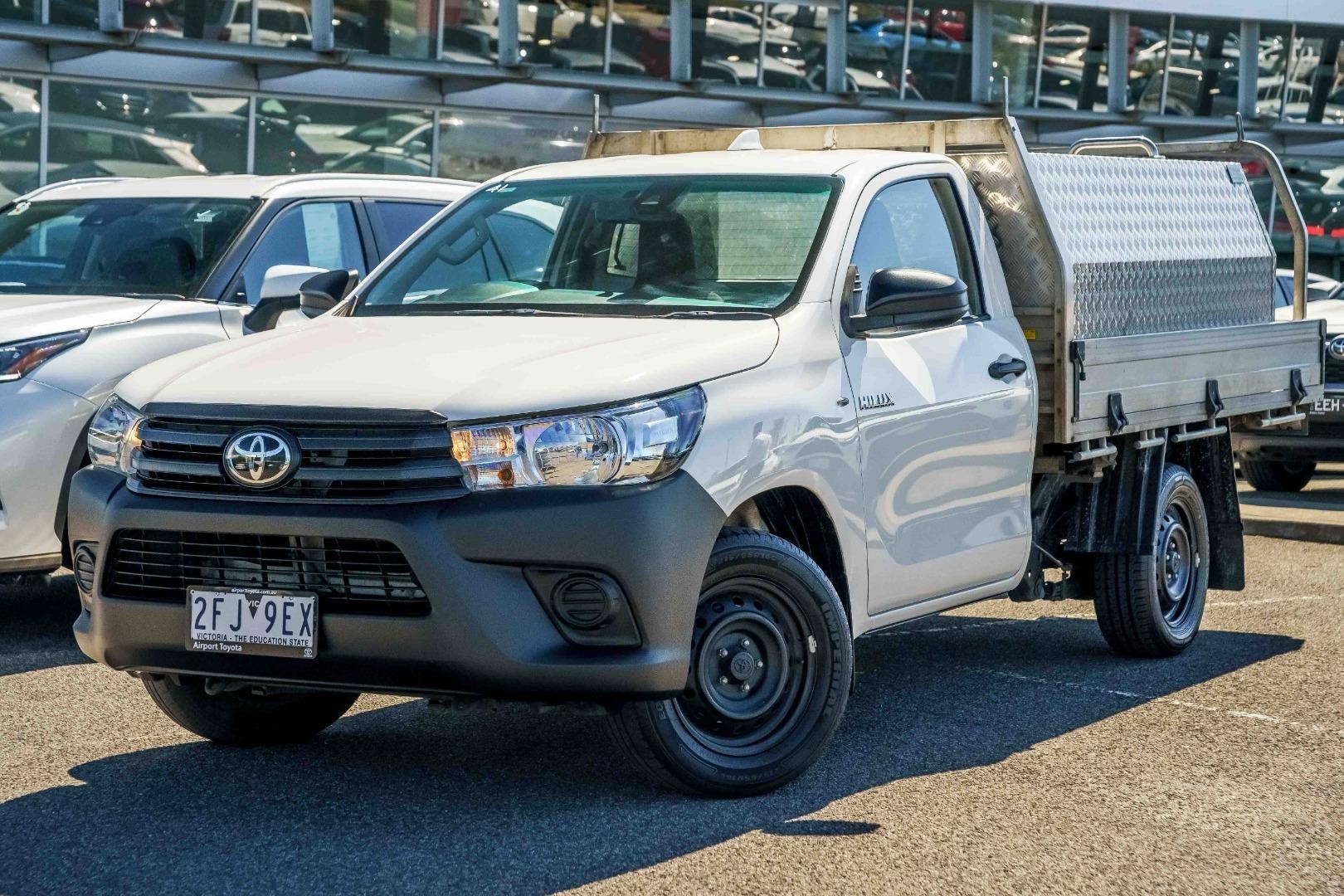 Toyota Hilux image 2