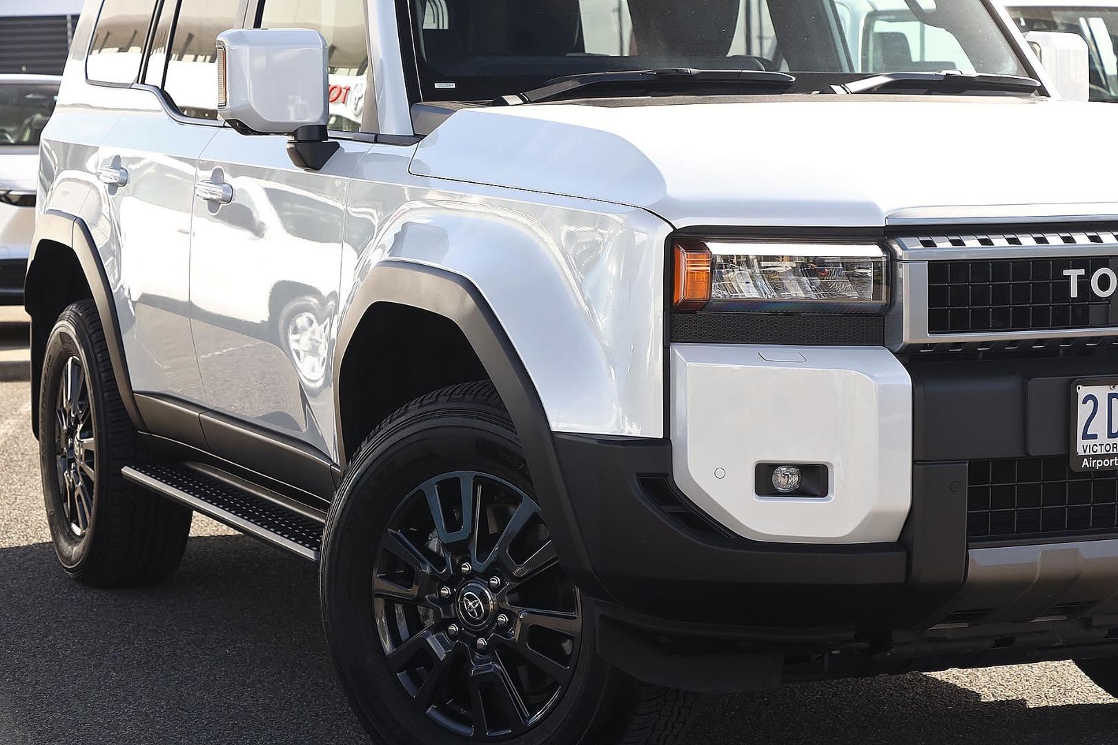 Toyota Landcruiser Prado image 2