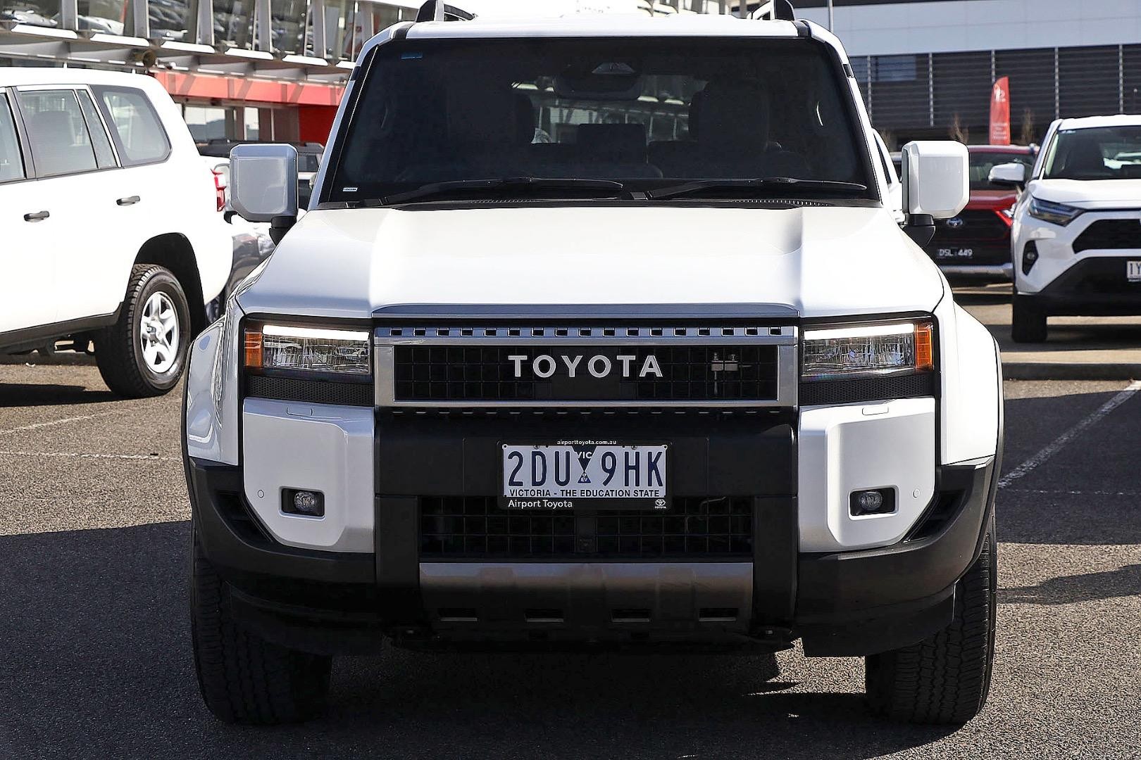 Toyota Landcruiser Prado image 4