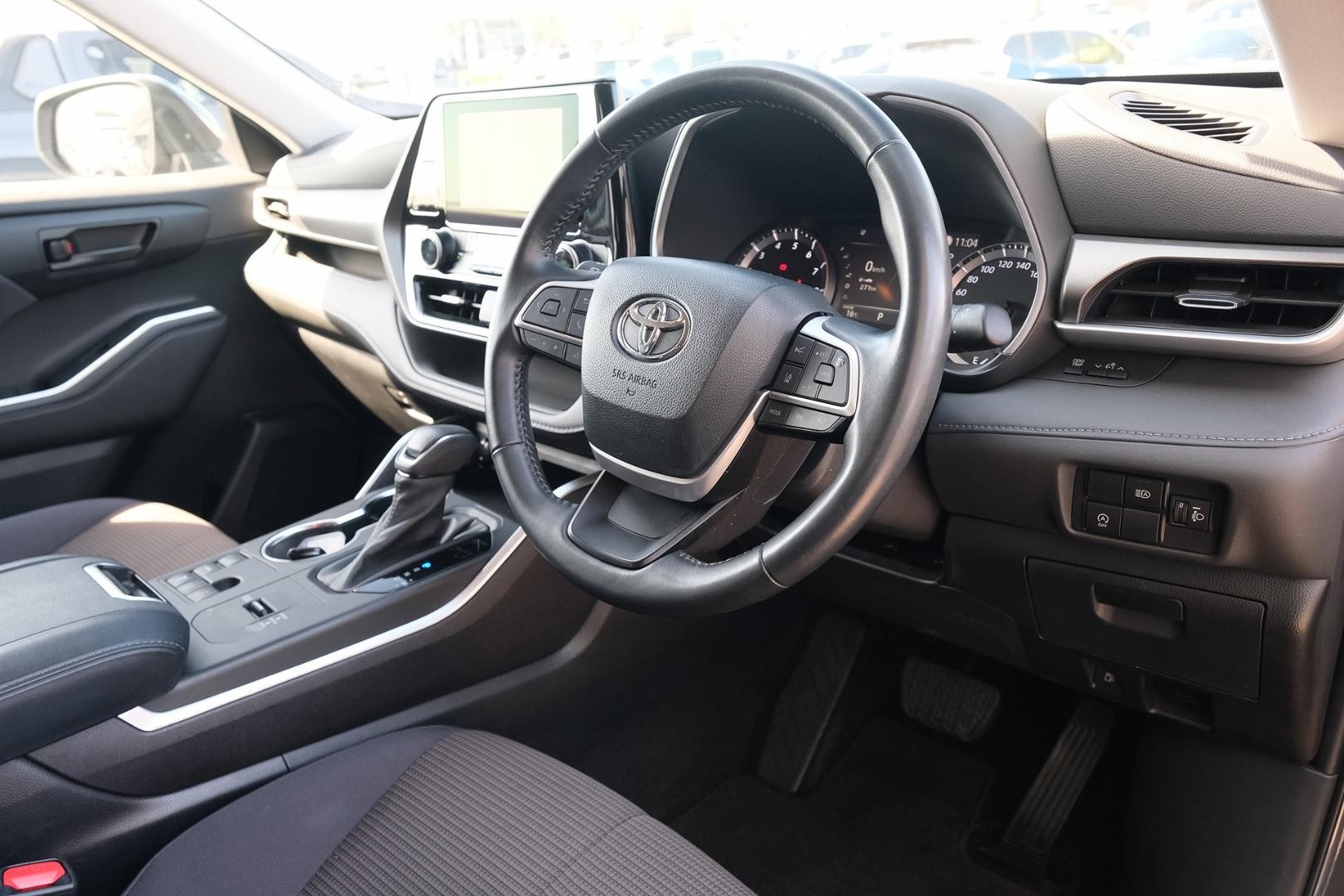 Toyota Kluger image 2