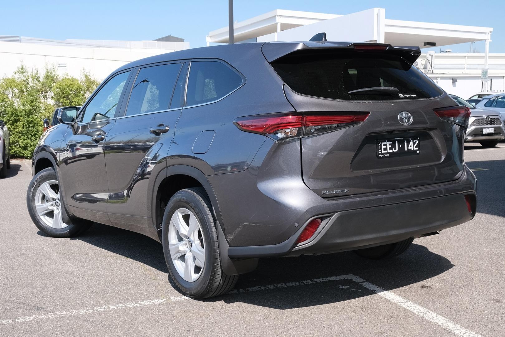 Toyota Kluger image 2