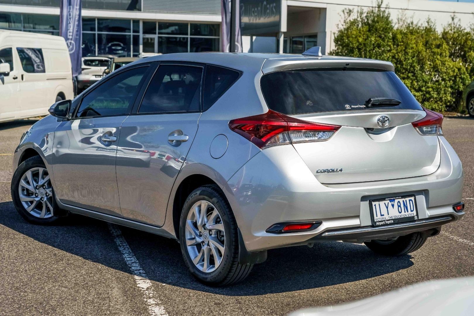 Toyota Corolla image 2