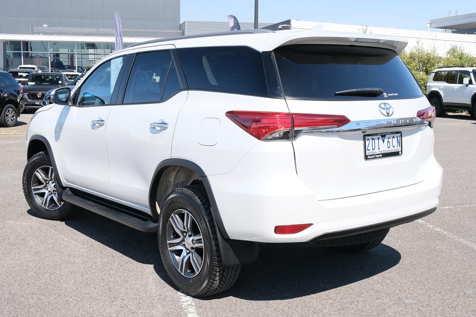 Toyota Fortuner image 2