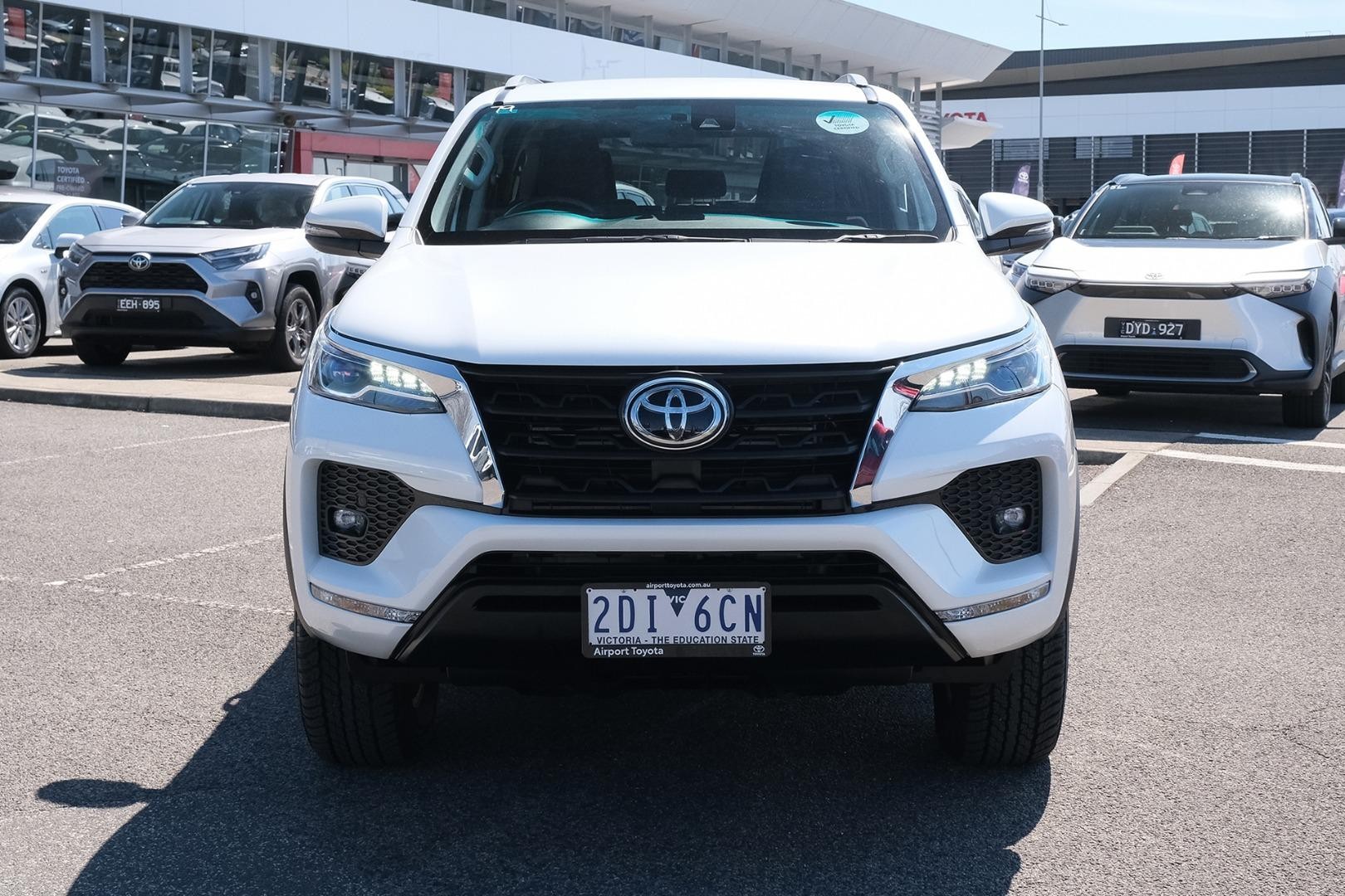 Toyota Fortuner image 3