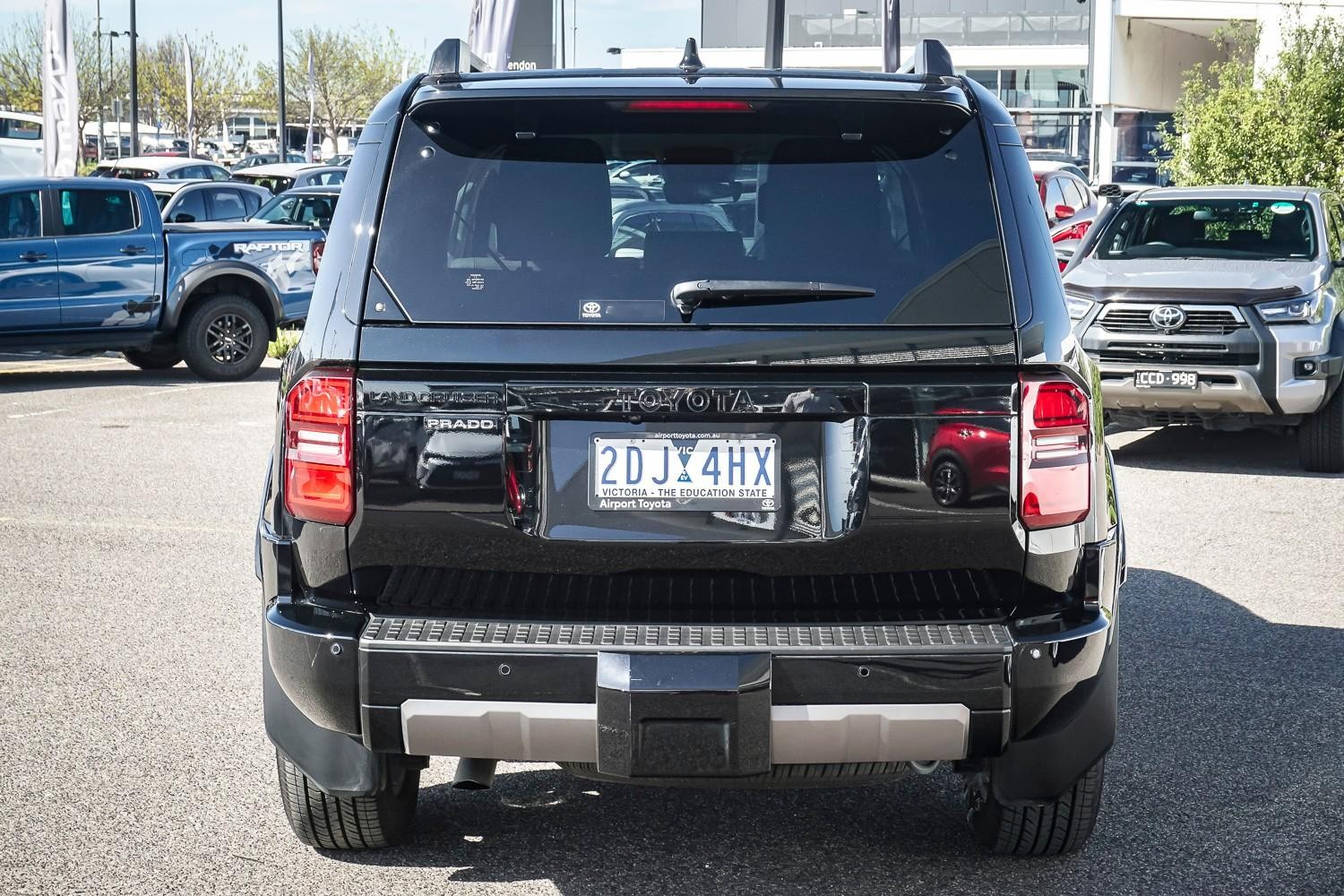 Toyota Landcruiser Prado image 4