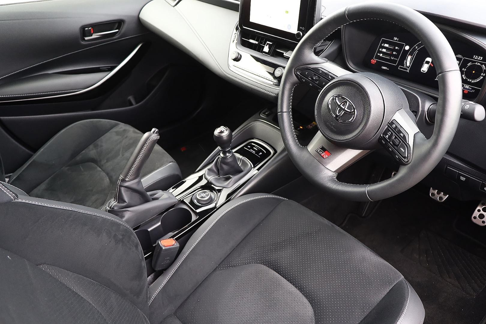 Toyota Corolla image 2