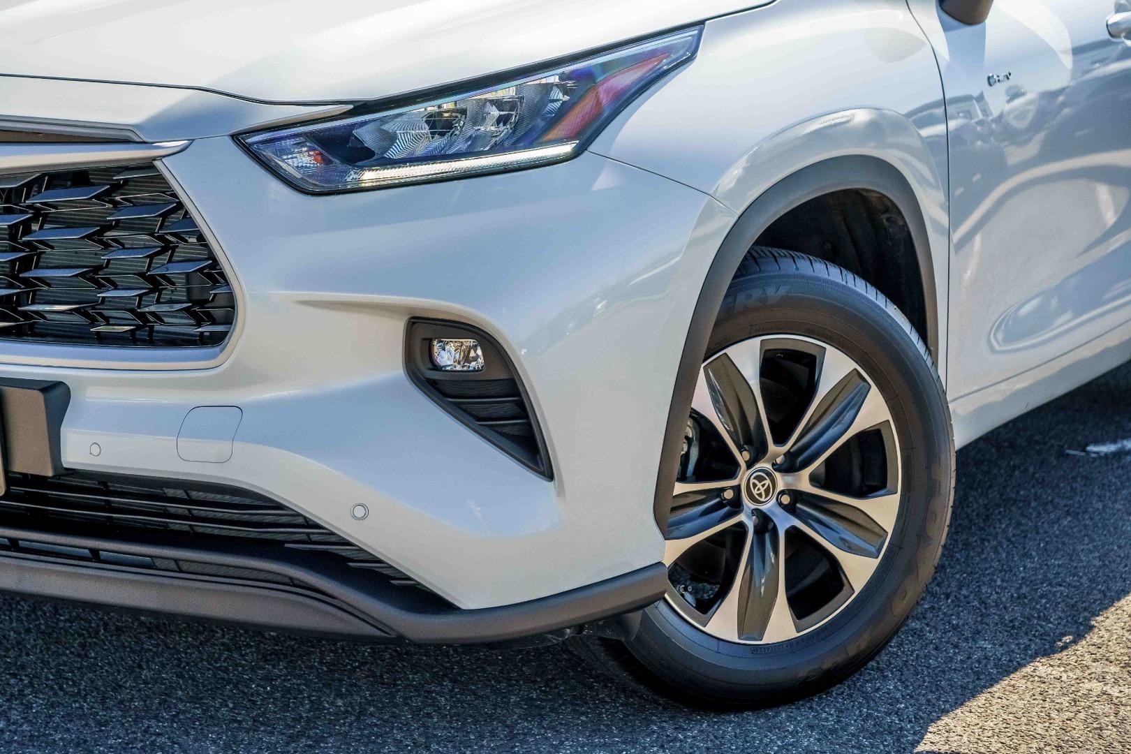 Toyota Kluger image 3