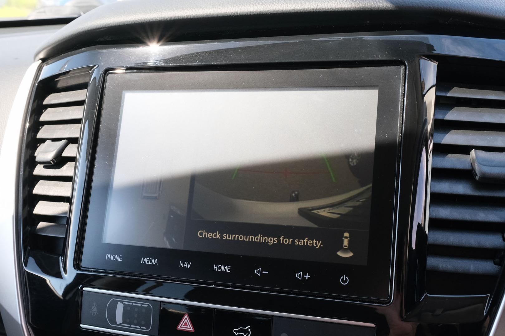 Mitsubishi Pajero Sport image 3