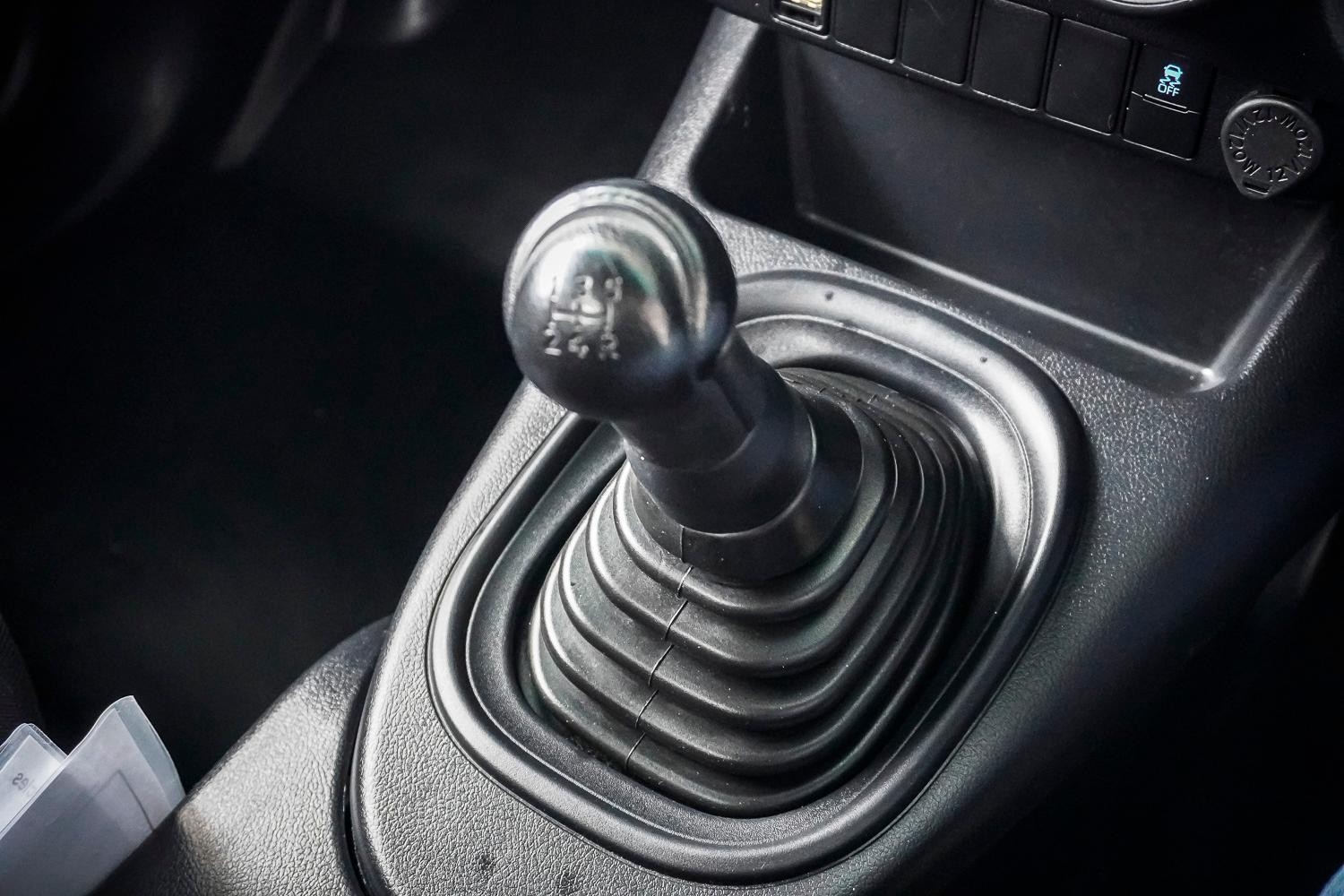 Toyota Hilux image 2