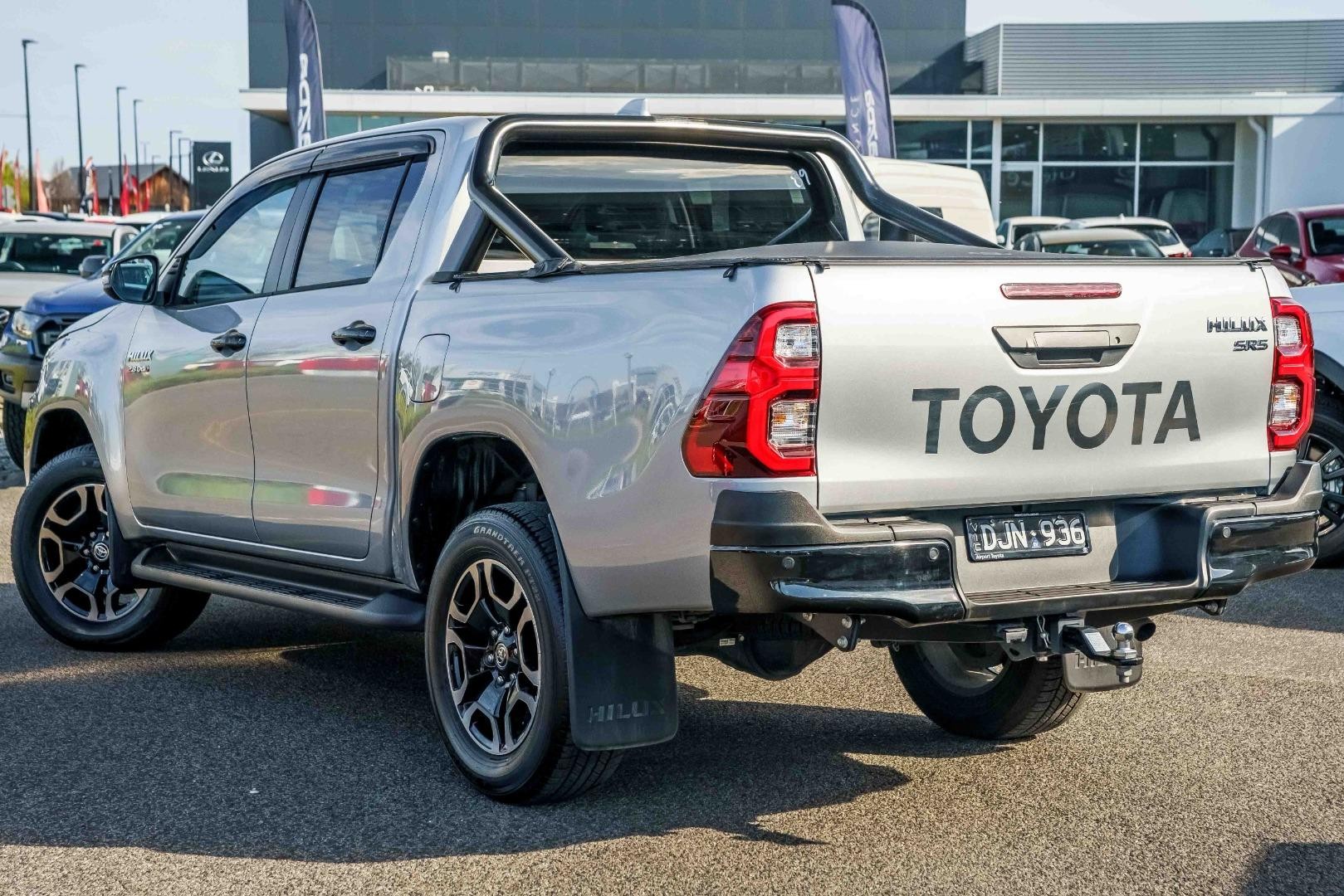 Toyota Hilux image 3
