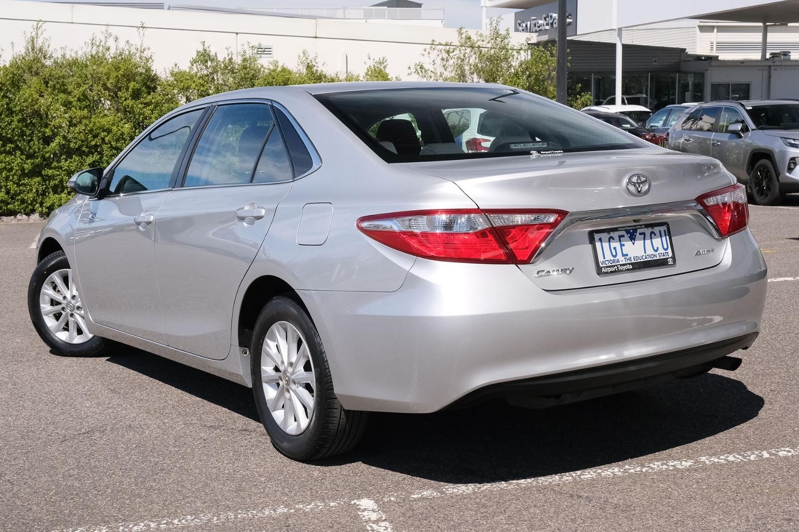Toyota Camry image 4