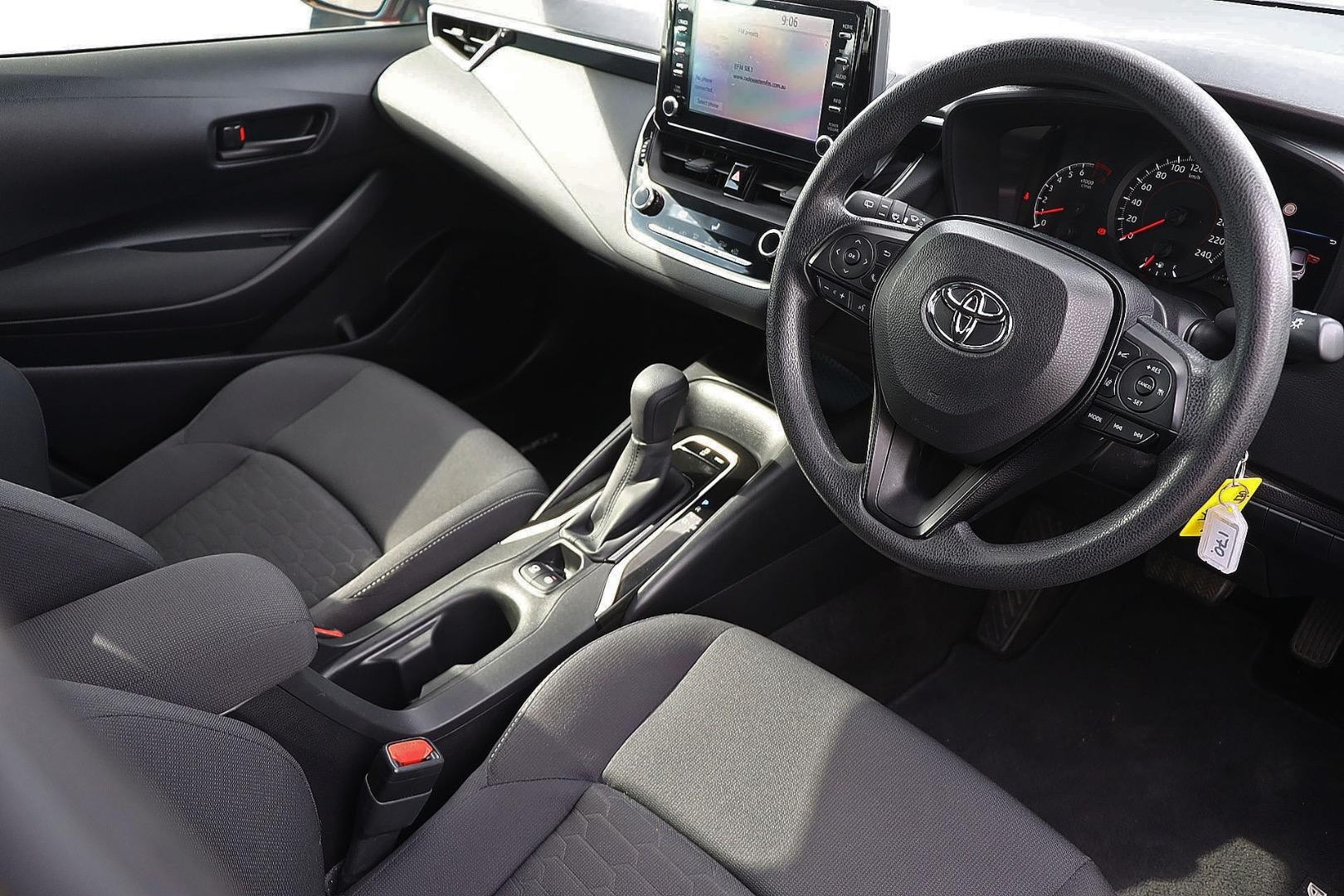 Toyota Corolla image 2