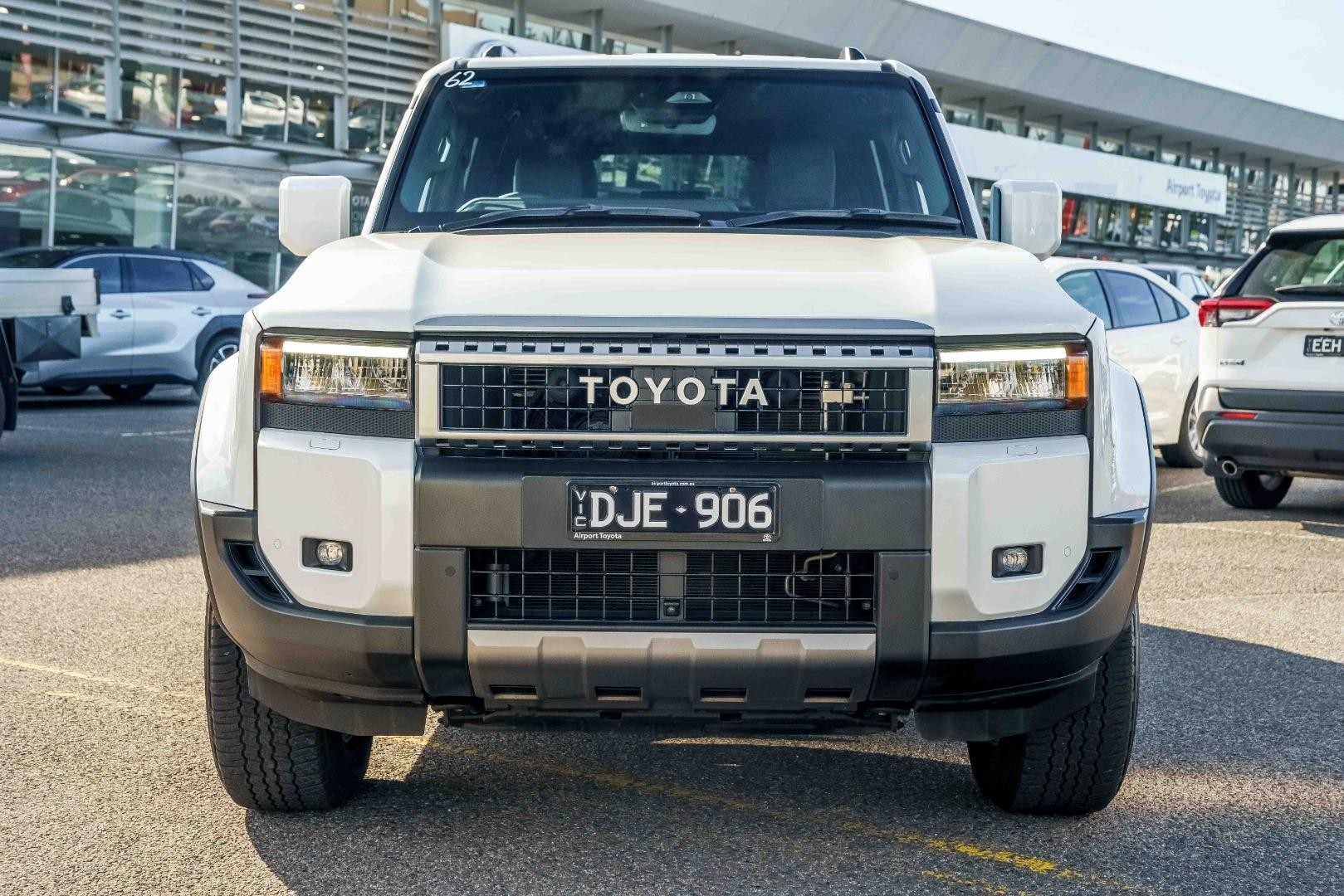 Toyota Landcruiser Prado image 4