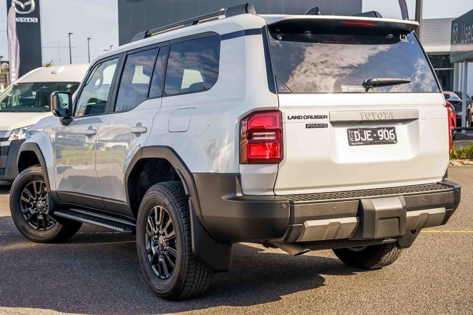 Toyota Landcruiser Prado image 3